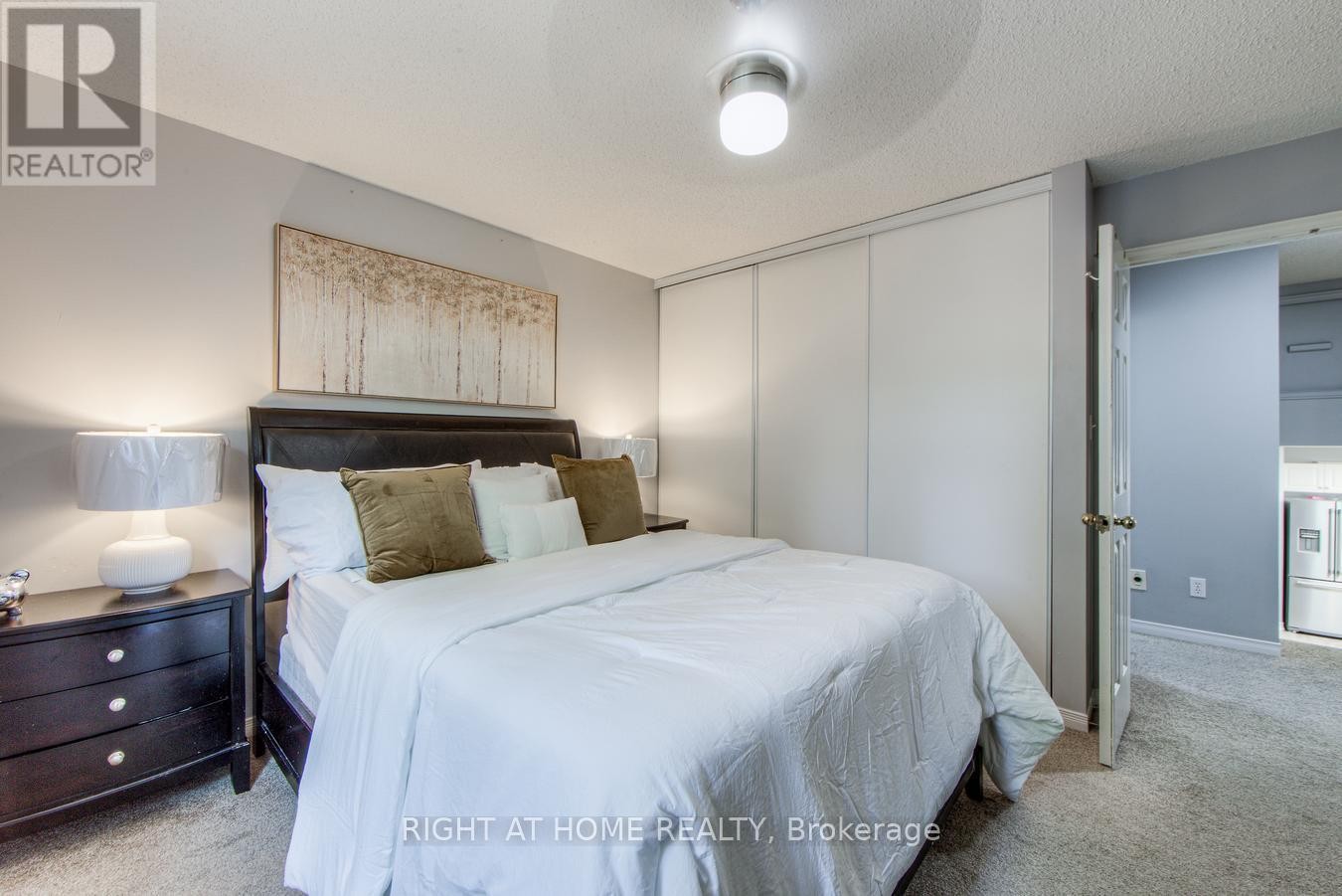 












16 JOHN WALTER CRESCENT

,
Clarington (Courtice),




Ontario
L1E2W6

