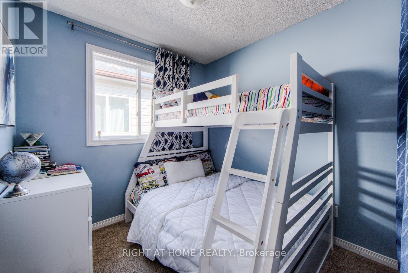 












16 JOHN WALTER CRESCENT

,
Clarington (Courtice),




Ontario
L1E2W6

