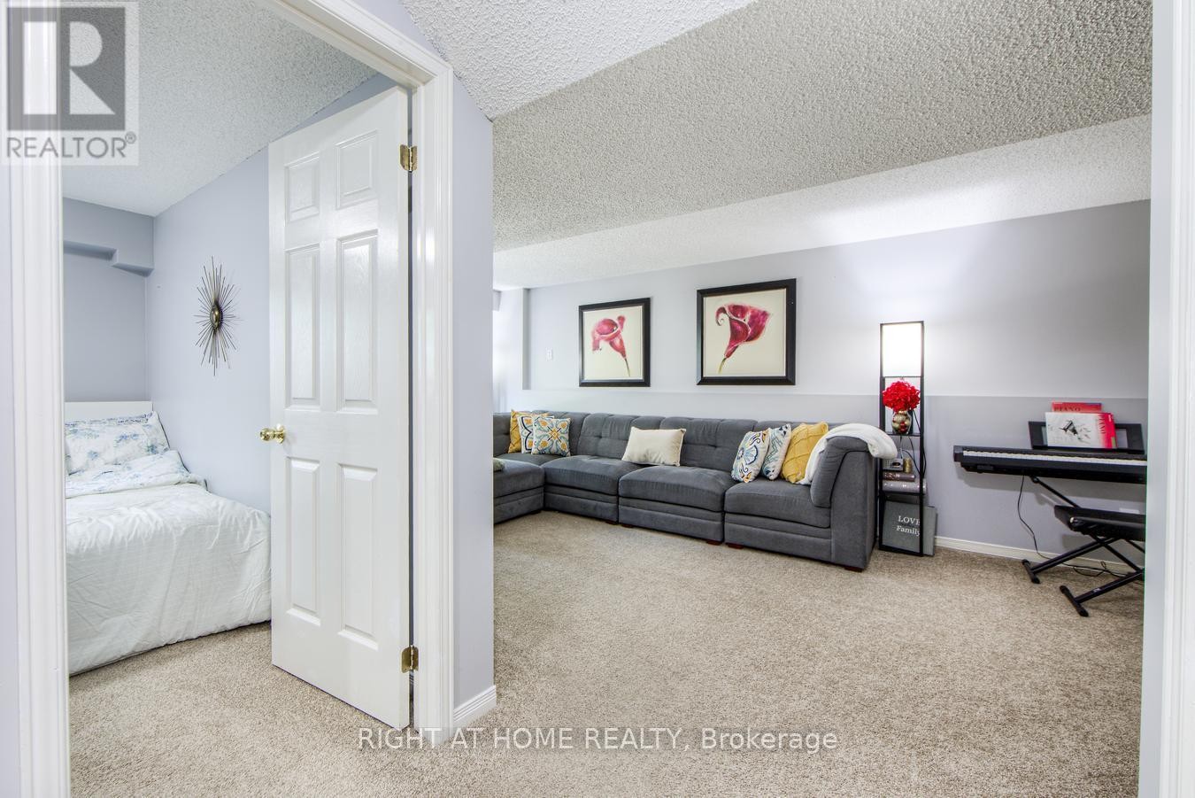 












16 JOHN WALTER CRESCENT

,
Clarington (Courtice),




Ontario
L1E2W6

