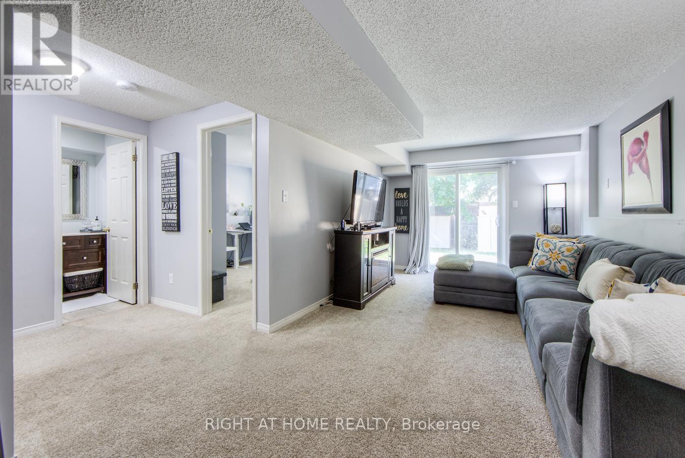 












16 JOHN WALTER CRESCENT

,
Clarington (Courtice),




Ontario
L1E2W6

