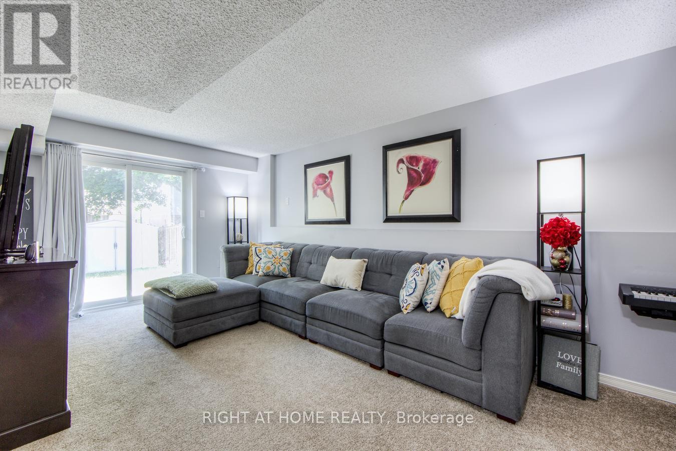 












16 JOHN WALTER CRESCENT

,
Clarington (Courtice),




Ontario
L1E2W6

