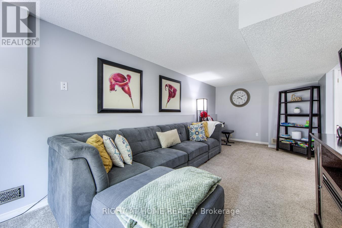 












16 JOHN WALTER CRESCENT

,
Clarington (Courtice),




Ontario
L1E2W6

