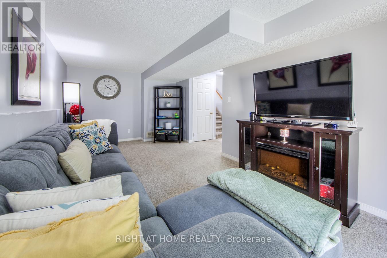 












16 JOHN WALTER CRESCENT

,
Clarington (Courtice),




Ontario
L1E2W6

