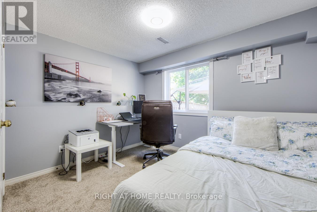 












16 JOHN WALTER CRESCENT

,
Clarington (Courtice),




Ontario
L1E2W6

