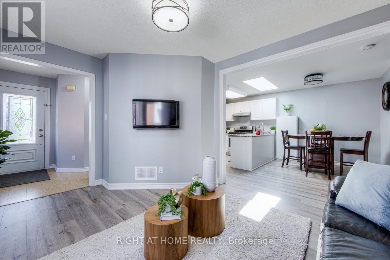 












16 JOHN WALTER CRESCENT

,
Clarington (Courtice),




Ontario
L1E2W6

