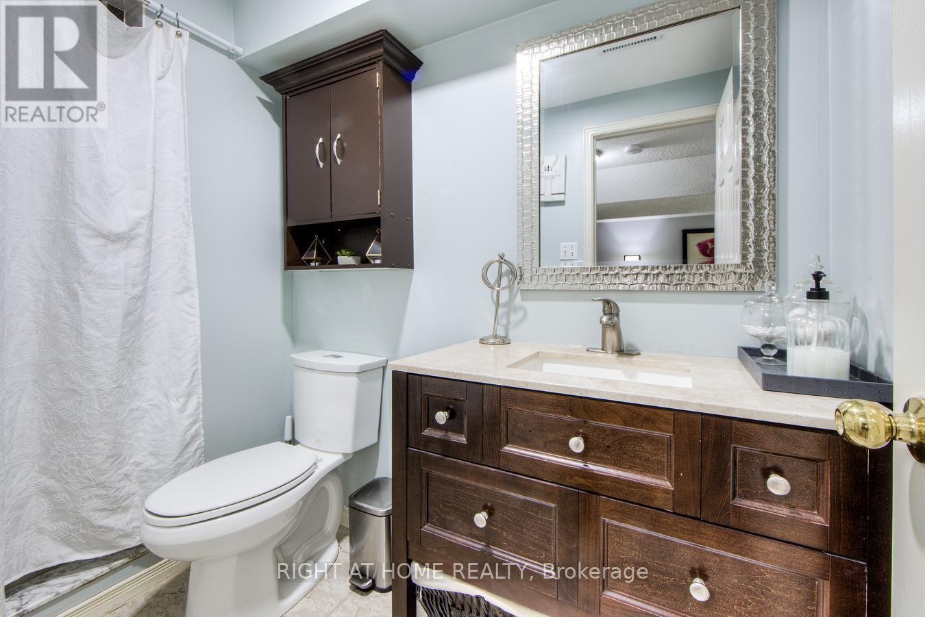 












16 JOHN WALTER CRESCENT

,
Clarington (Courtice),




Ontario
L1E2W6

