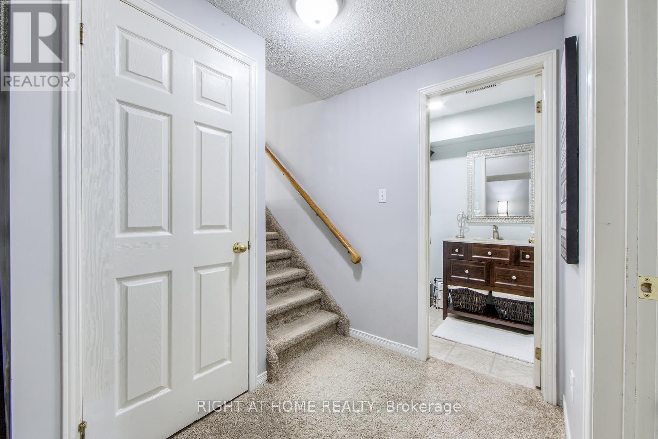 












16 JOHN WALTER CRESCENT

,
Clarington (Courtice),




Ontario
L1E2W6

