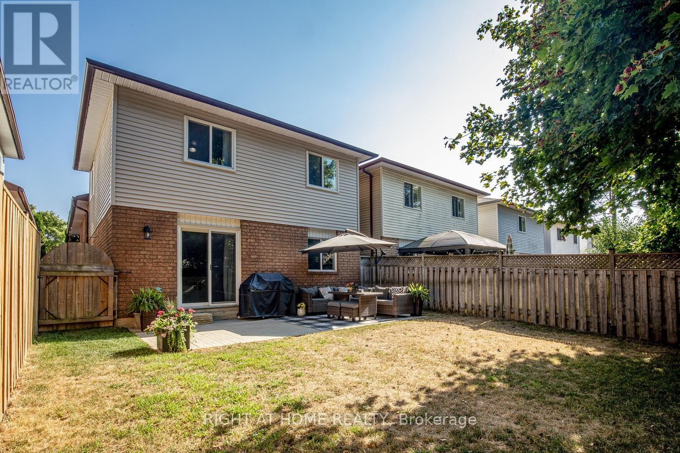 












16 JOHN WALTER CRESCENT

,
Clarington (Courtice),




Ontario
L1E2W6

