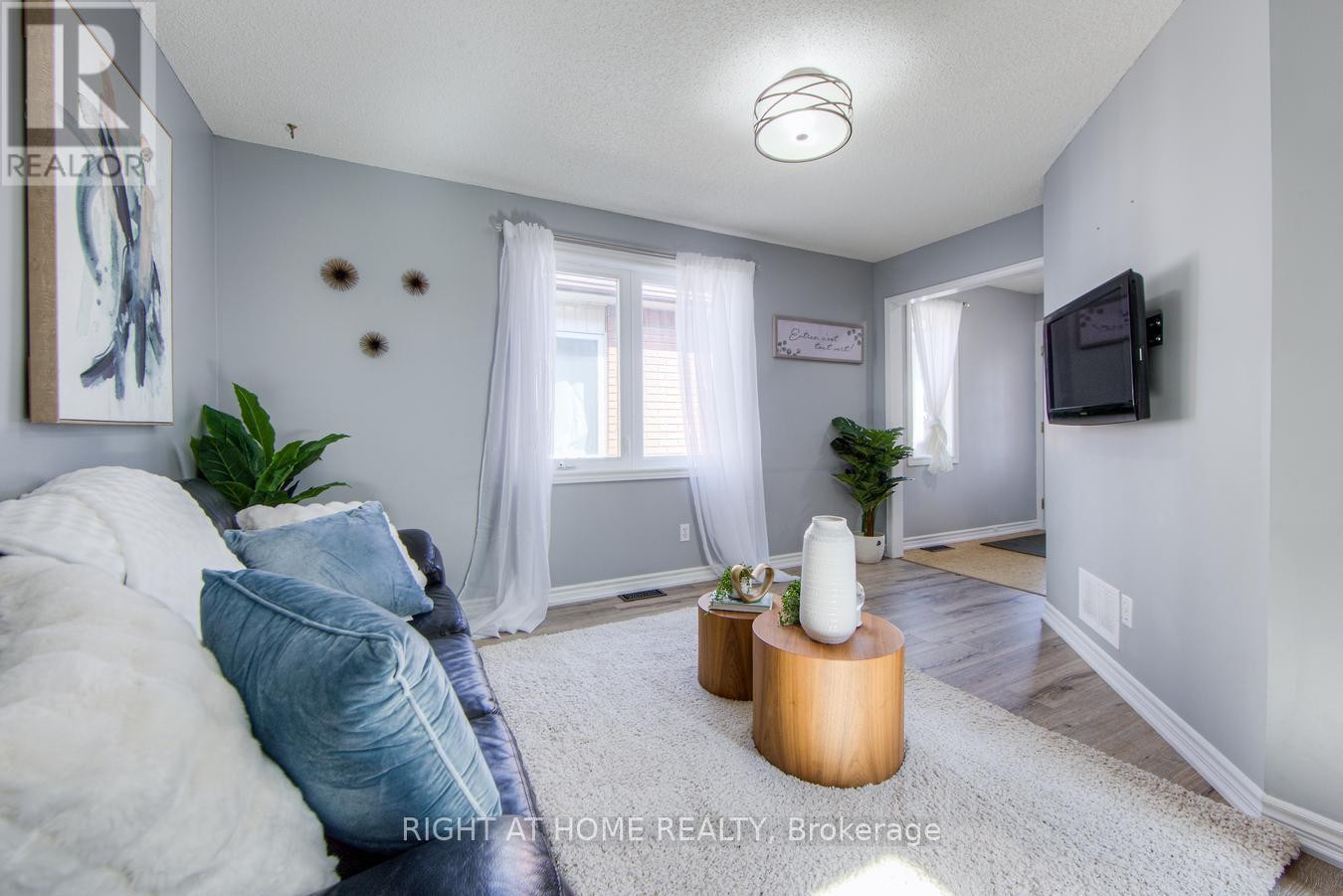 












16 JOHN WALTER CRESCENT

,
Clarington (Courtice),




Ontario
L1E2W6

