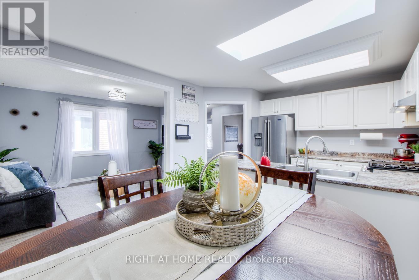 












16 JOHN WALTER CRESCENT

,
Clarington (Courtice),




Ontario
L1E2W6

