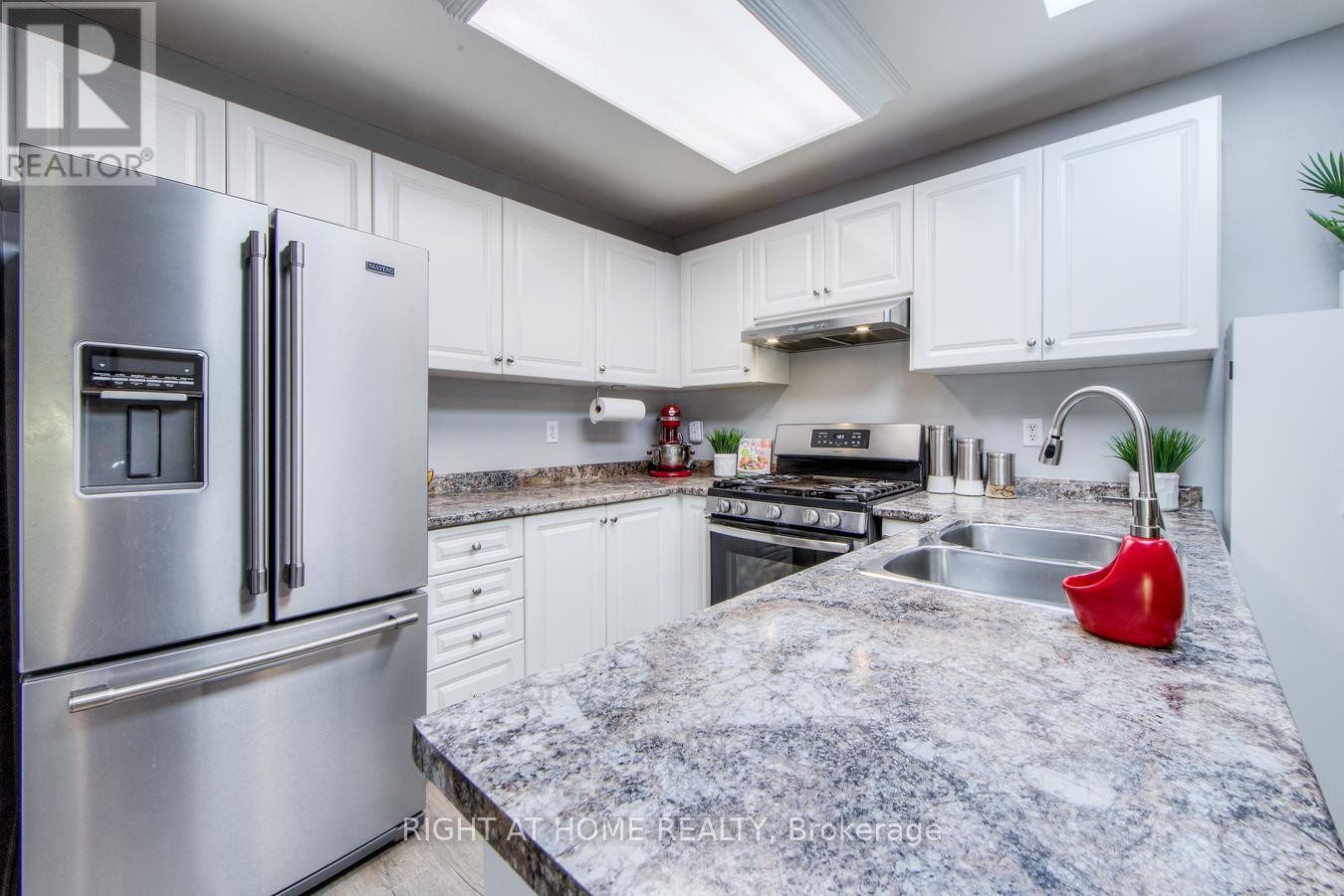 












16 JOHN WALTER CRESCENT

,
Clarington (Courtice),




Ontario
L1E2W6

