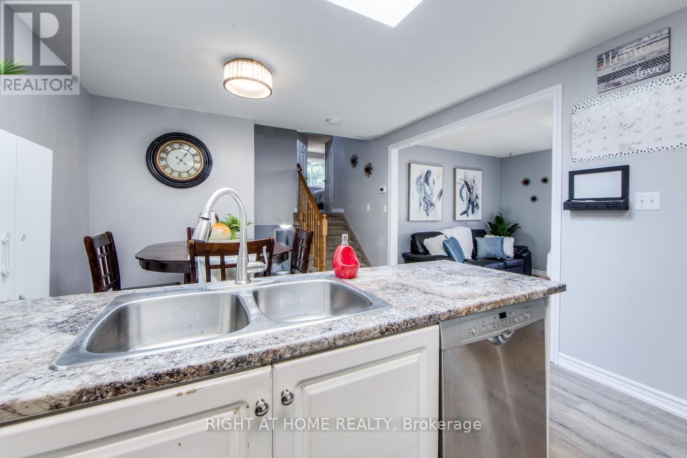 












16 JOHN WALTER CRESCENT

,
Clarington (Courtice),




Ontario
L1E2W6

