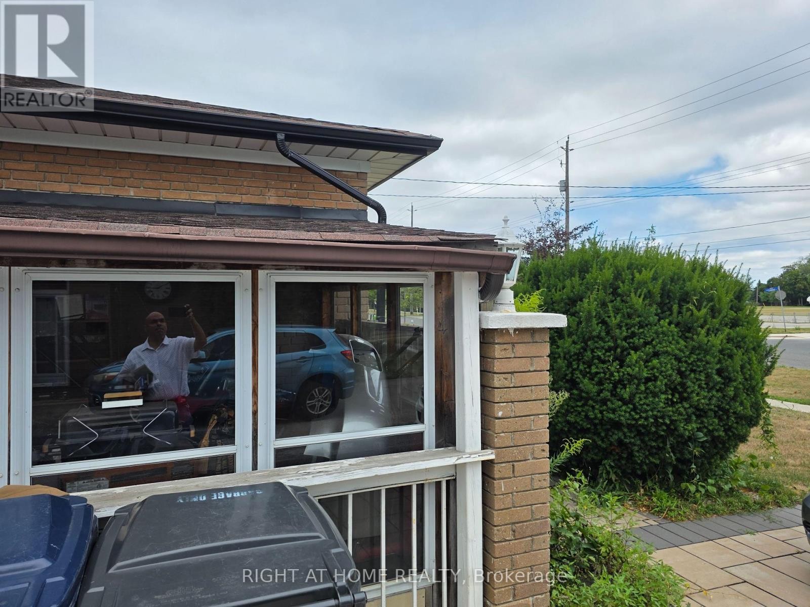 












220 LIVINGSTON ROAD

,
Toronto (Guildwood),




Ontario
M1E1L7

