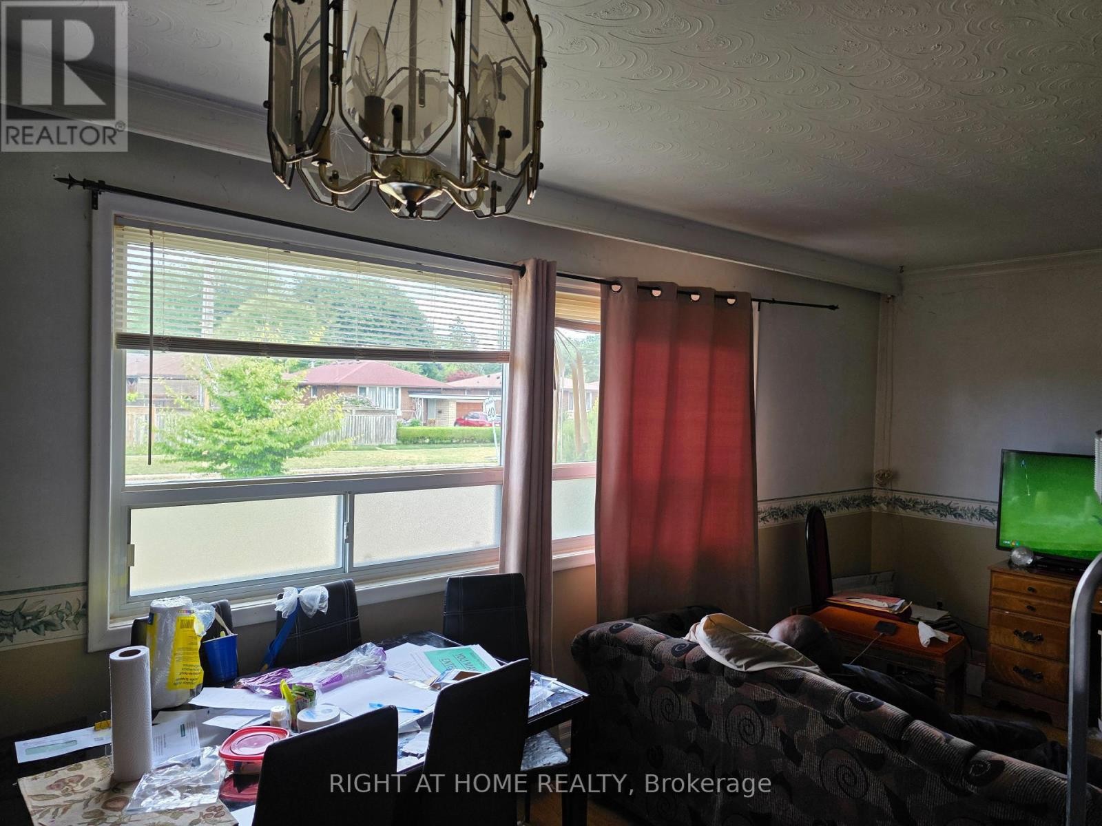 












220 LIVINGSTON ROAD

,
Toronto (Guildwood),




Ontario
M1E1L7

