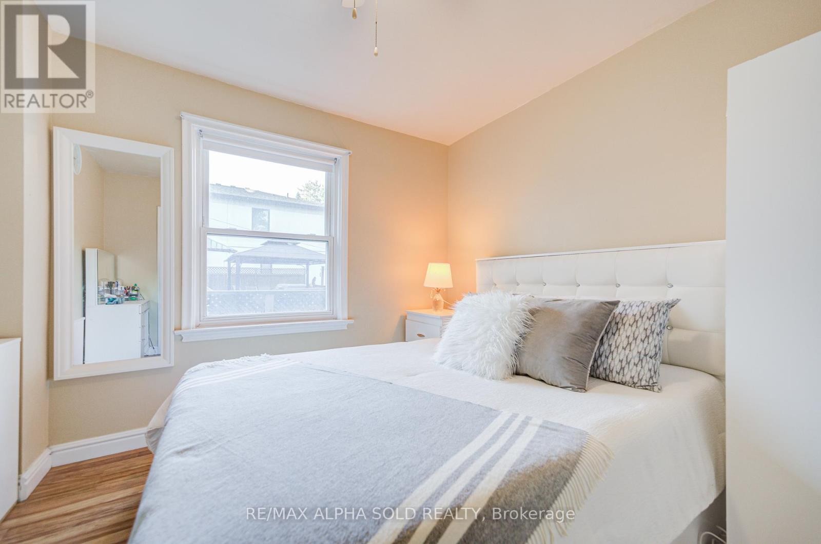 












71 VAUXHALL DRIVE

,
Toronto (Dorset Park),




Ontario
M1P1R1

