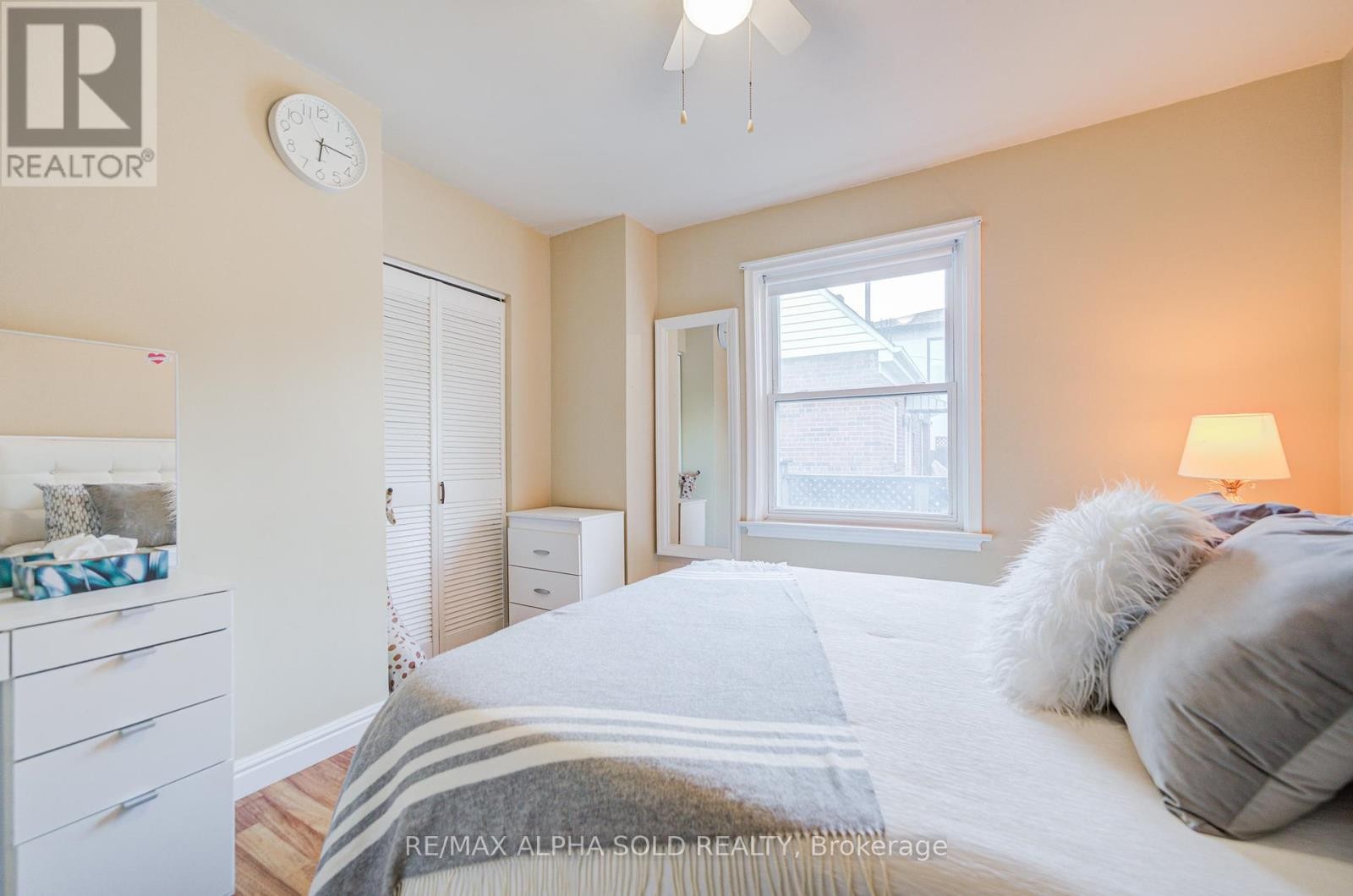 












71 VAUXHALL DRIVE

,
Toronto (Dorset Park),




Ontario
M1P1R1


