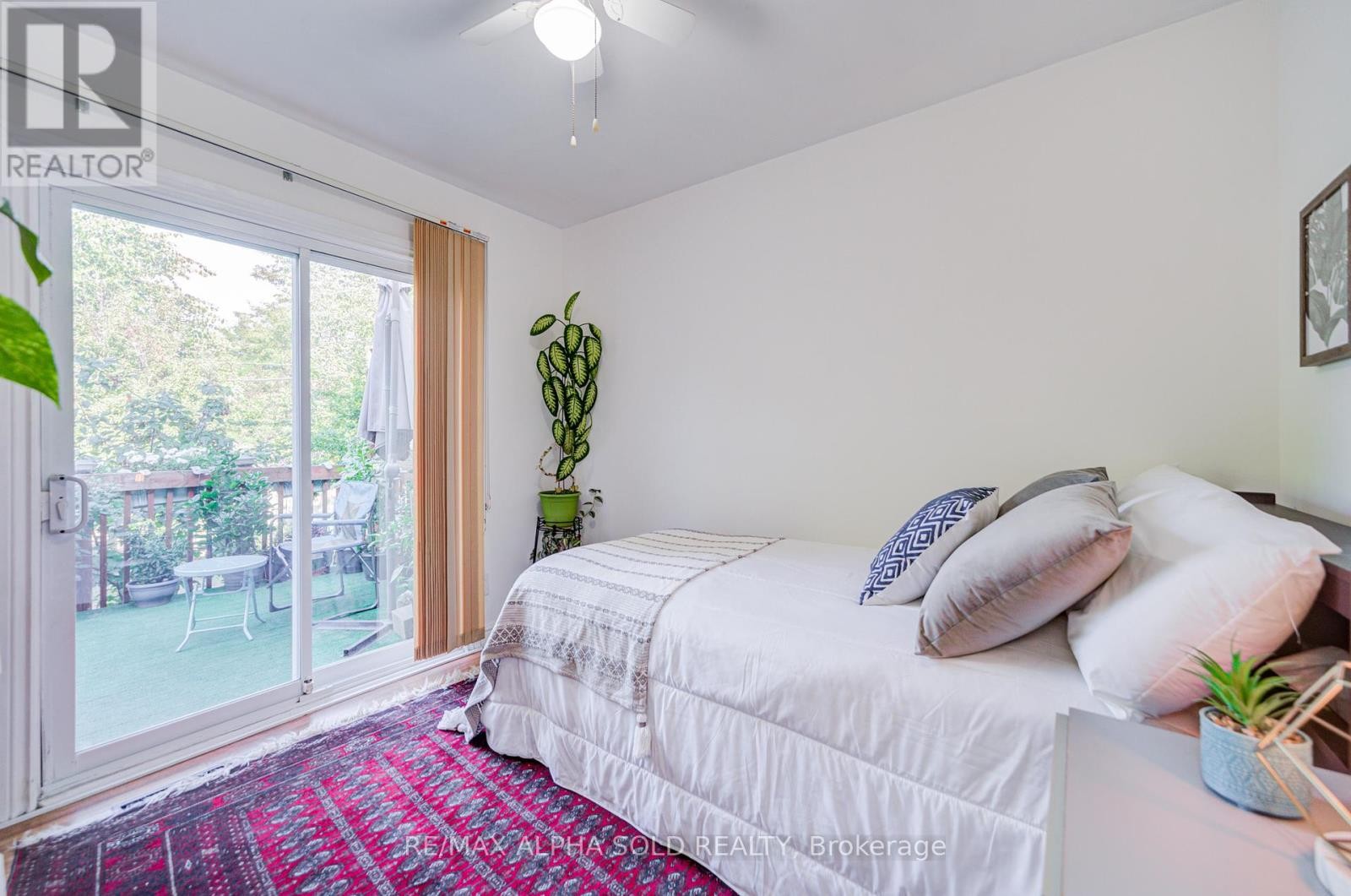 












71 VAUXHALL DRIVE

,
Toronto (Dorset Park),




Ontario
M1P1R1

