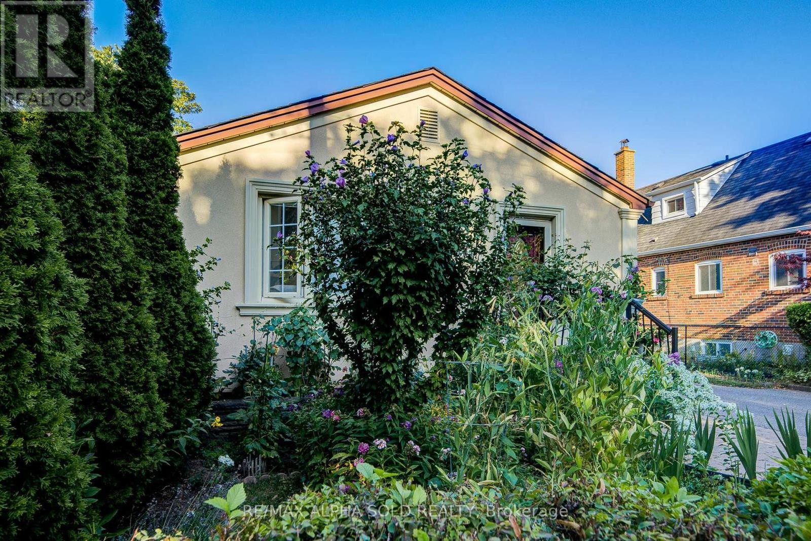 












71 VAUXHALL DRIVE

,
Toronto (Dorset Park),




Ontario
M1P1R1

