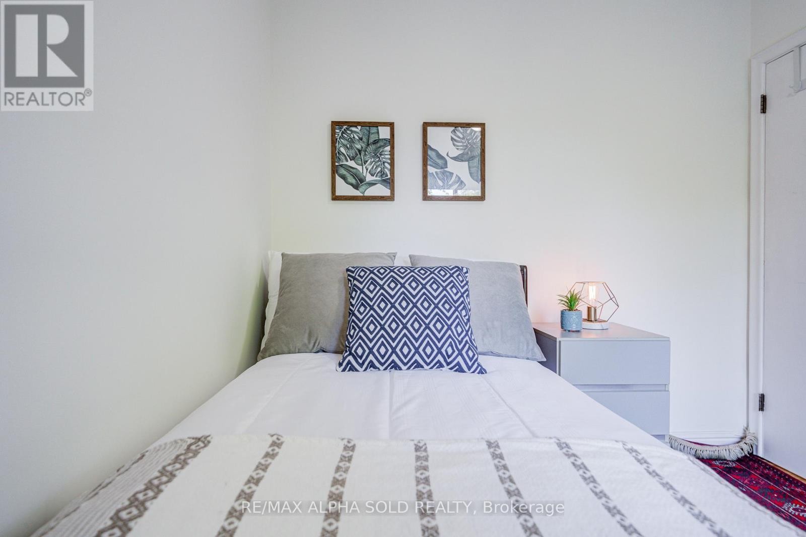 












71 VAUXHALL DRIVE

,
Toronto (Dorset Park),




Ontario
M1P1R1

