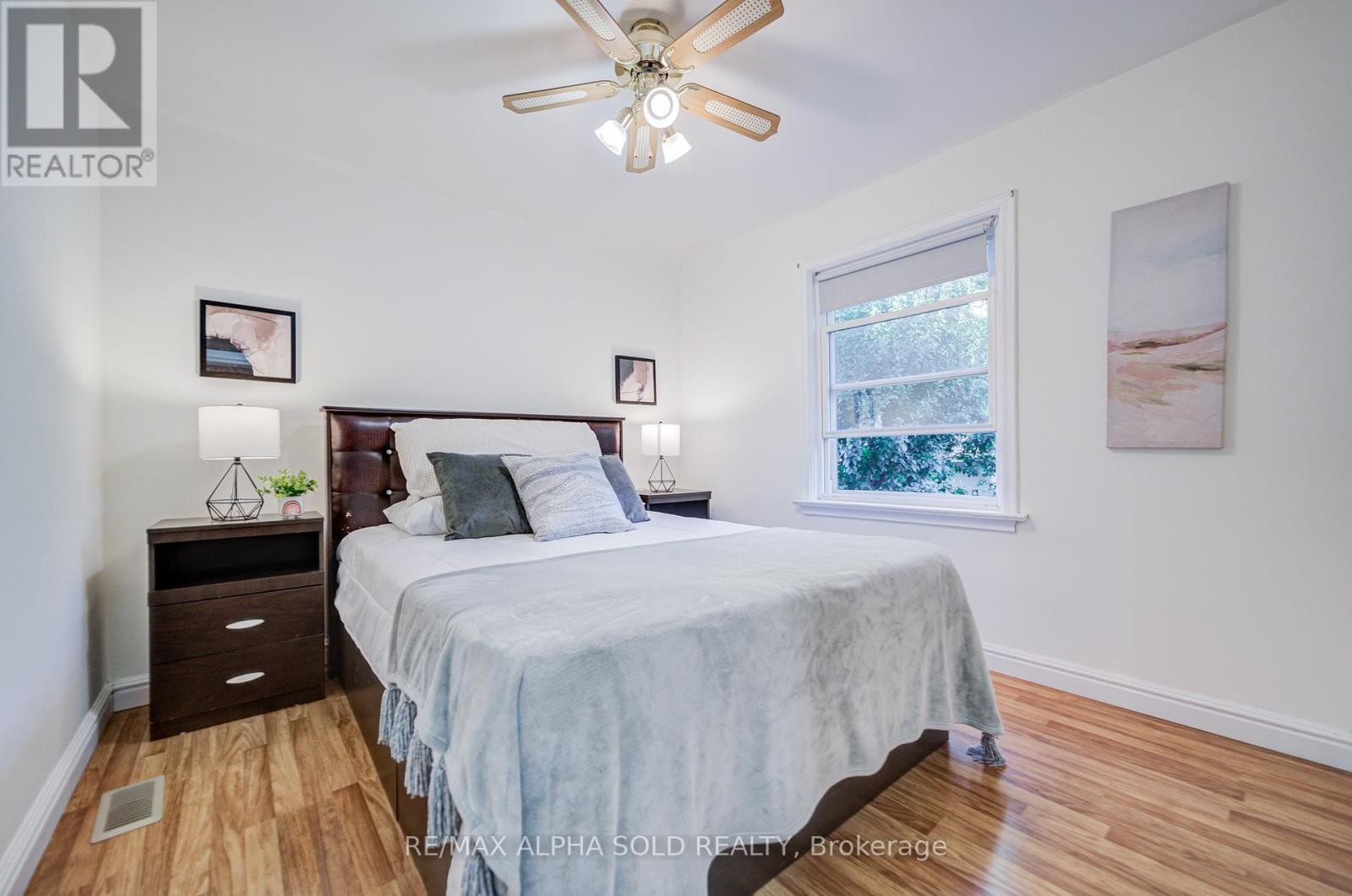 












71 VAUXHALL DRIVE

,
Toronto (Dorset Park),




Ontario
M1P1R1


