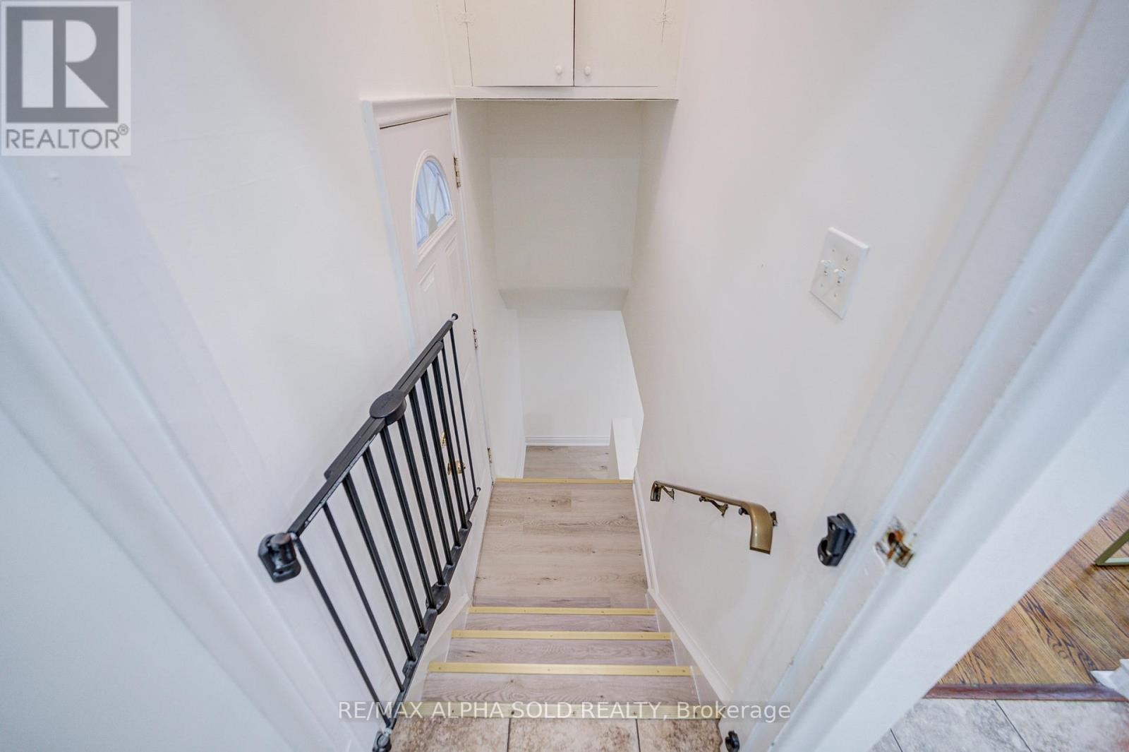 












71 VAUXHALL DRIVE

,
Toronto (Dorset Park),




Ontario
M1P1R1

