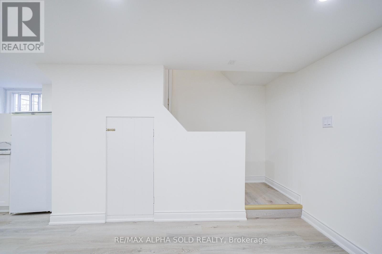 












71 VAUXHALL DRIVE

,
Toronto (Dorset Park),




Ontario
M1P1R1


