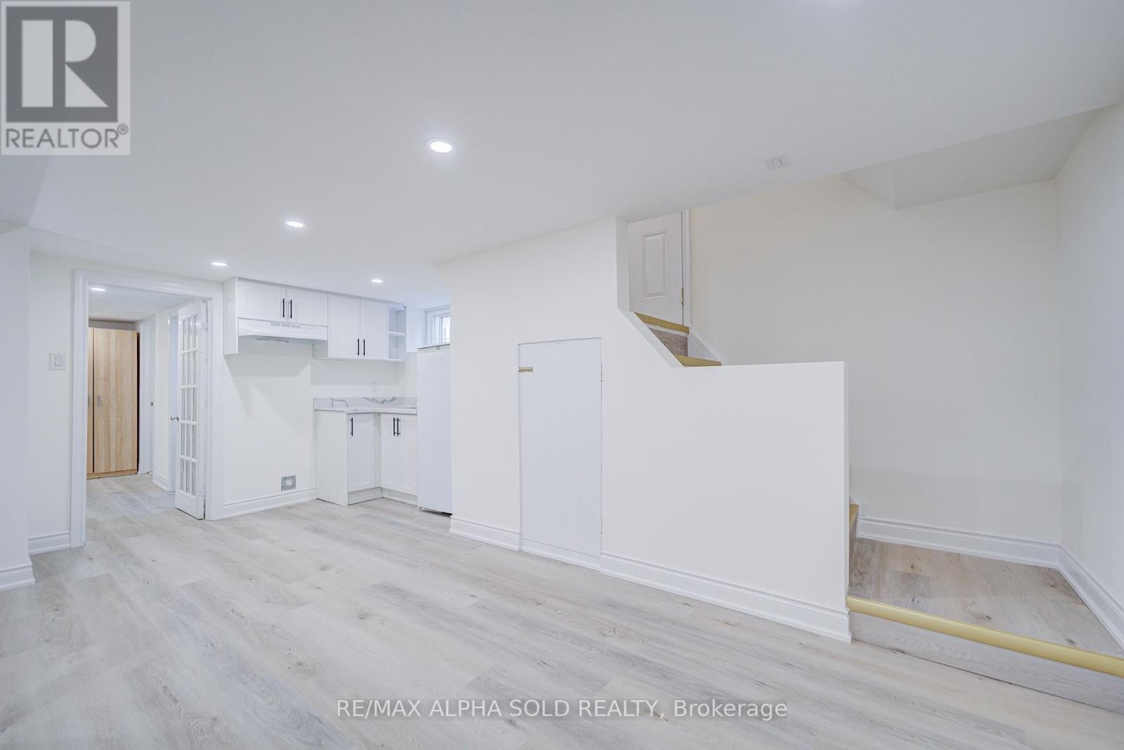 












71 VAUXHALL DRIVE

,
Toronto (Dorset Park),




Ontario
M1P1R1

