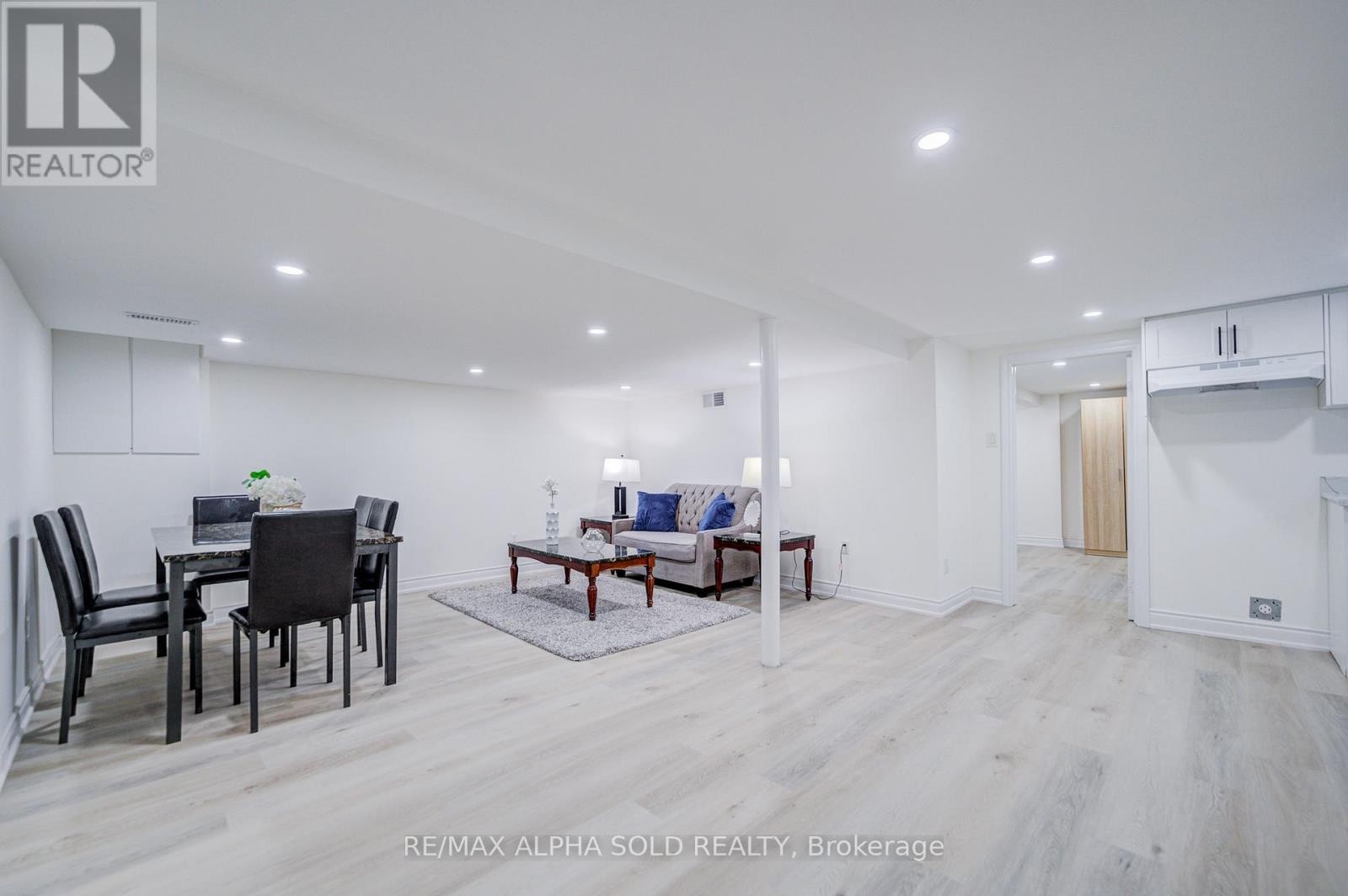 












71 VAUXHALL DRIVE

,
Toronto (Dorset Park),




Ontario
M1P1R1

