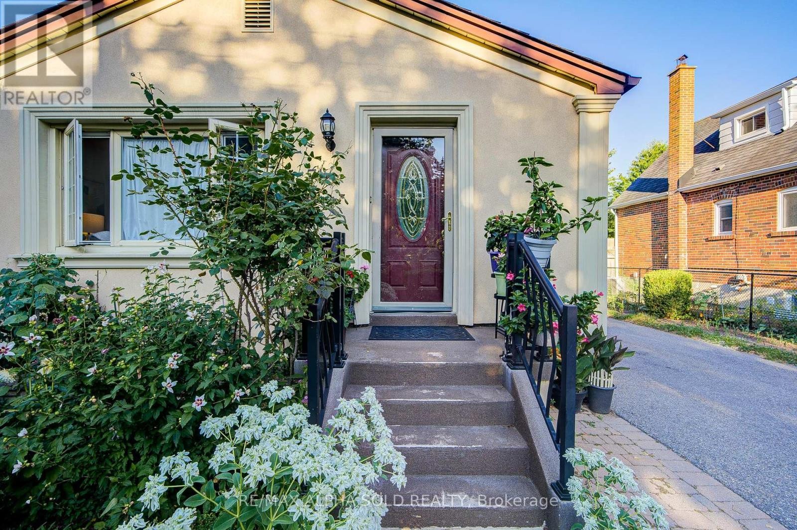 












71 VAUXHALL DRIVE

,
Toronto (Dorset Park),




Ontario
M1P1R1

