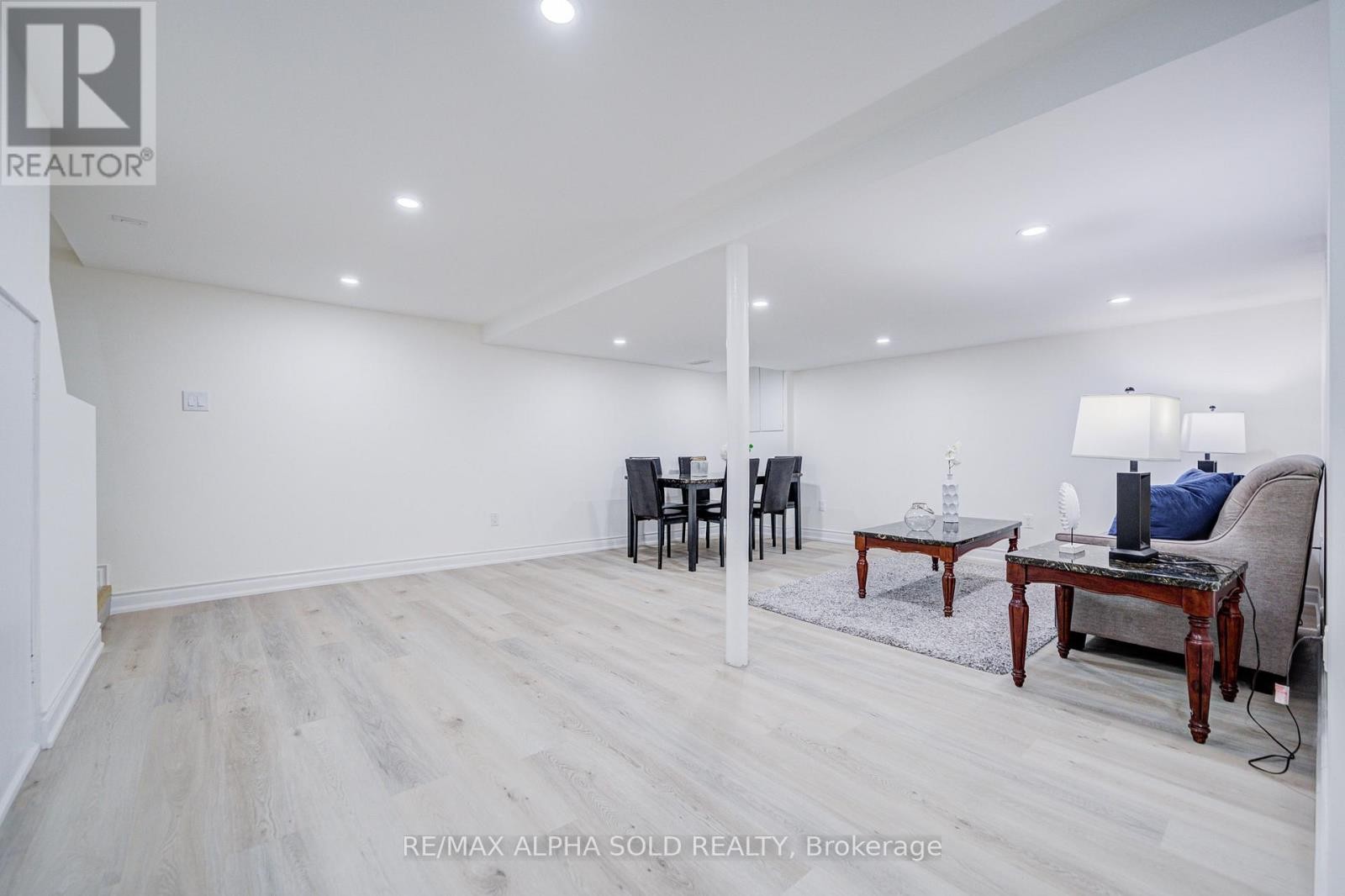 












71 VAUXHALL DRIVE

,
Toronto (Dorset Park),




Ontario
M1P1R1


