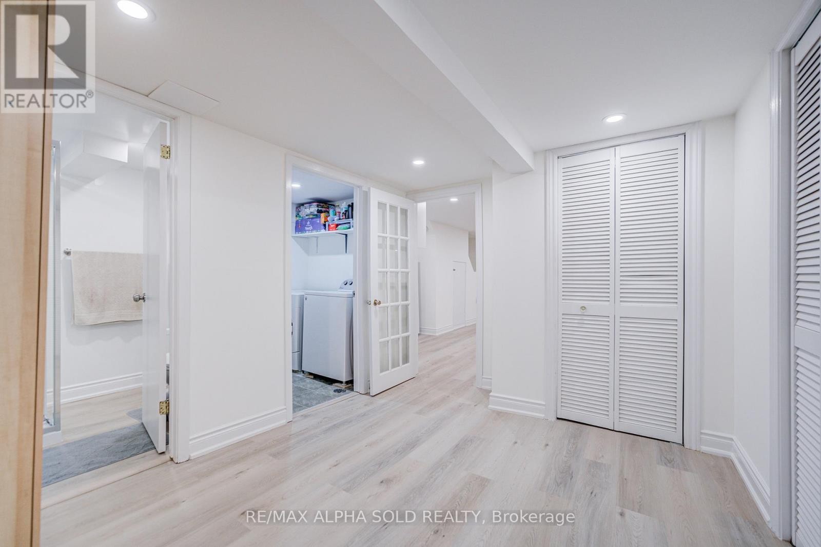 












71 VAUXHALL DRIVE

,
Toronto (Dorset Park),




Ontario
M1P1R1

