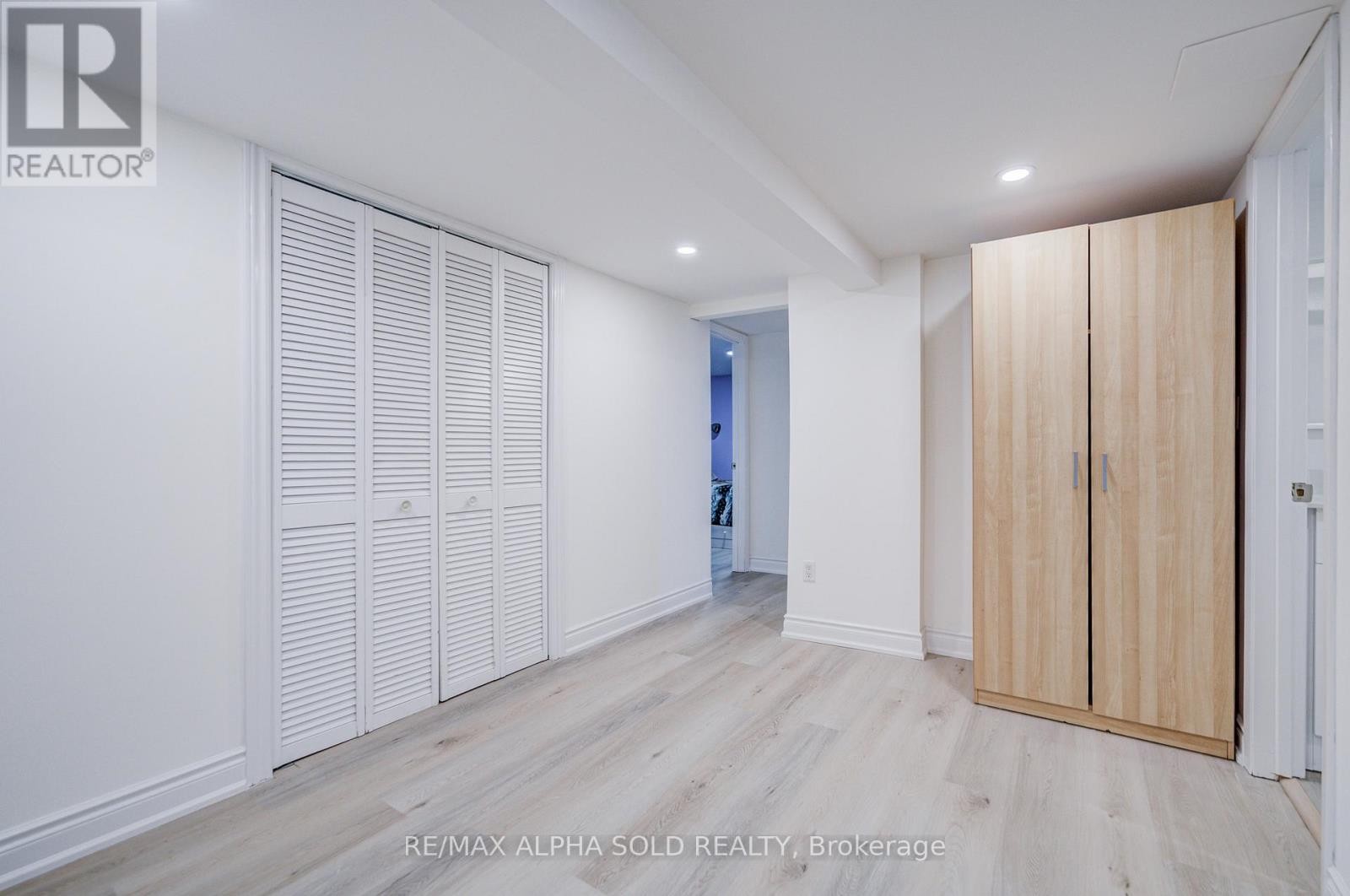 












71 VAUXHALL DRIVE

,
Toronto (Dorset Park),




Ontario
M1P1R1

