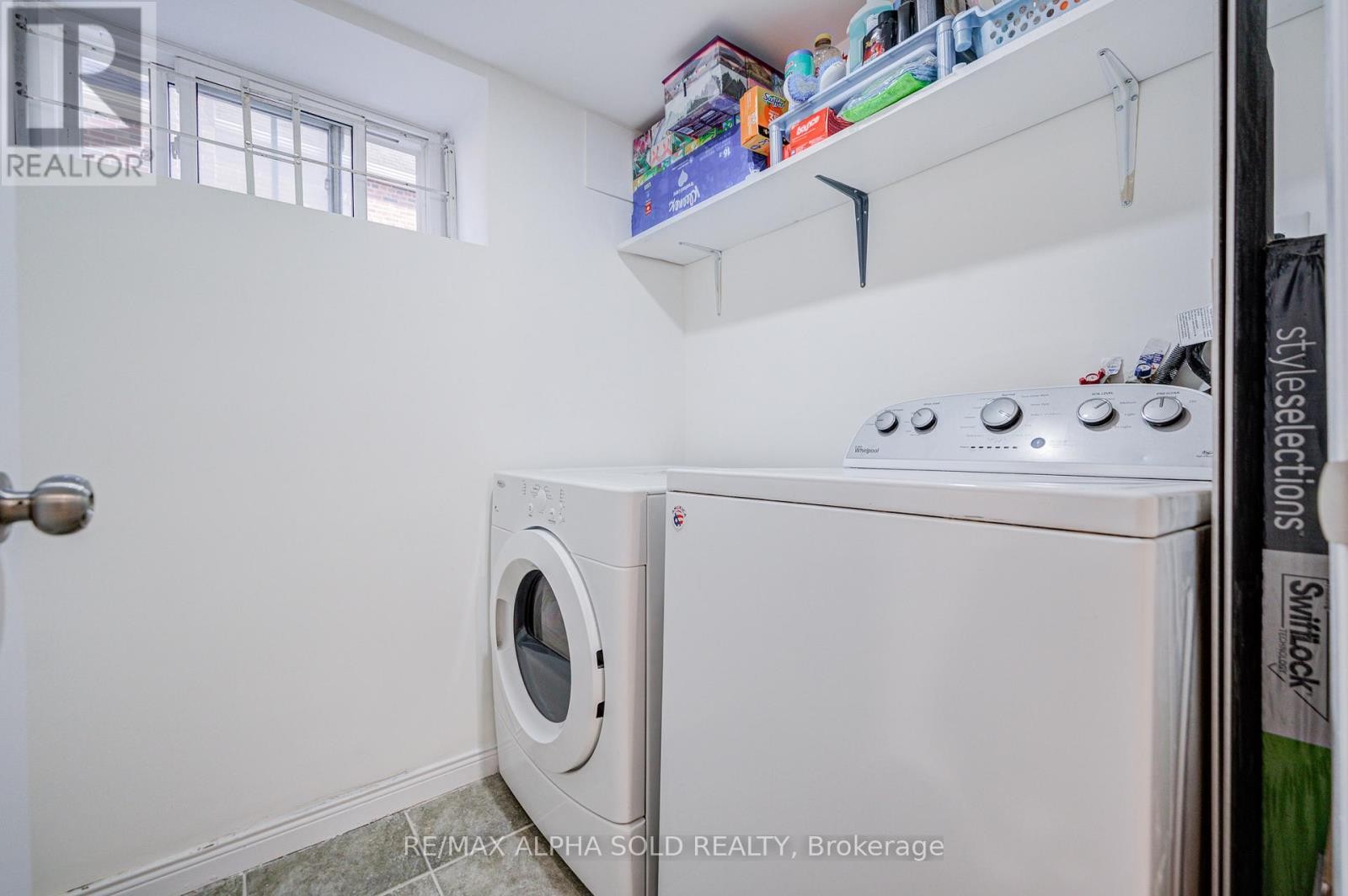 












71 VAUXHALL DRIVE

,
Toronto (Dorset Park),




Ontario
M1P1R1

