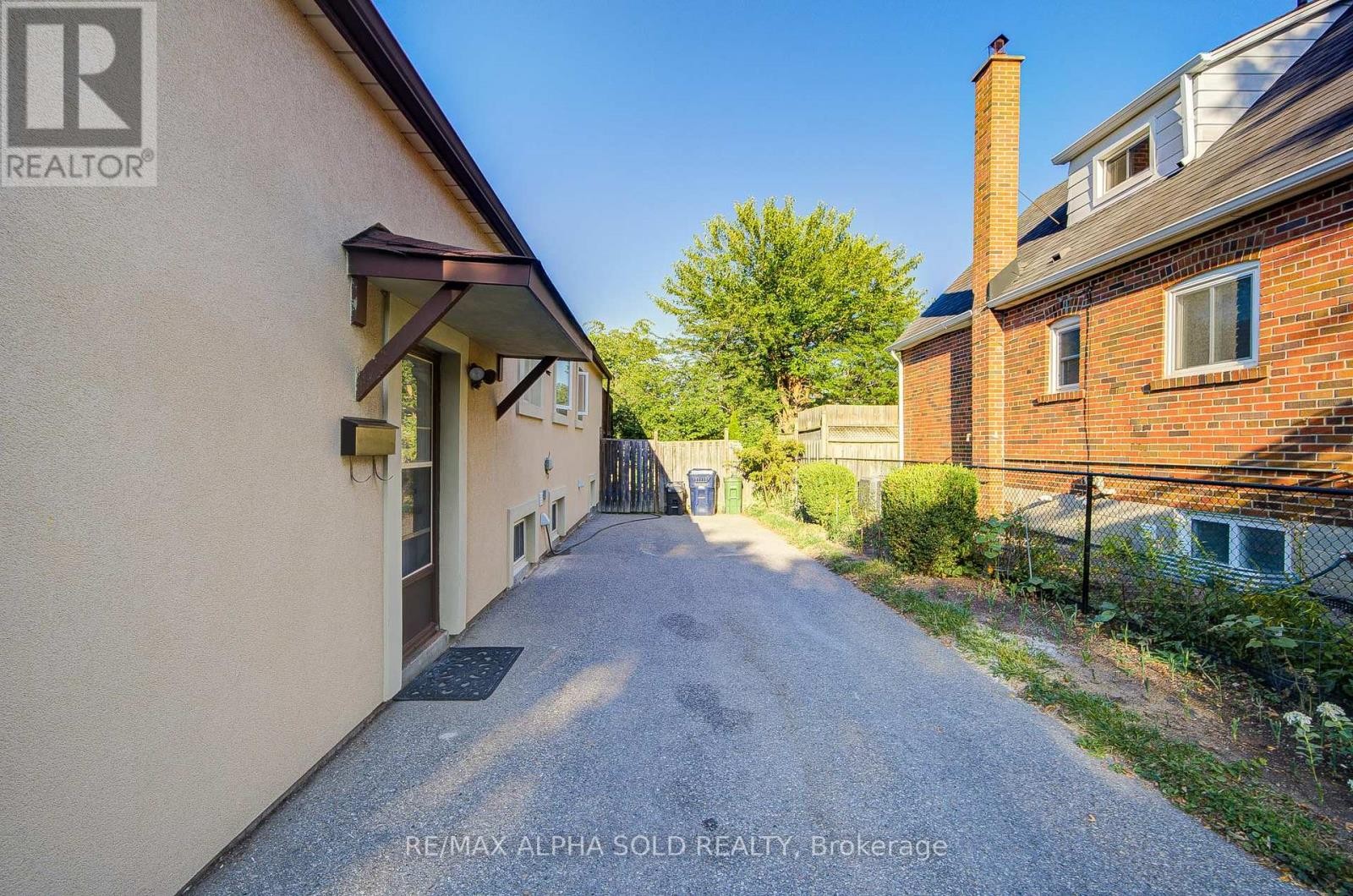 












71 VAUXHALL DRIVE

,
Toronto (Dorset Park),




Ontario
M1P1R1

