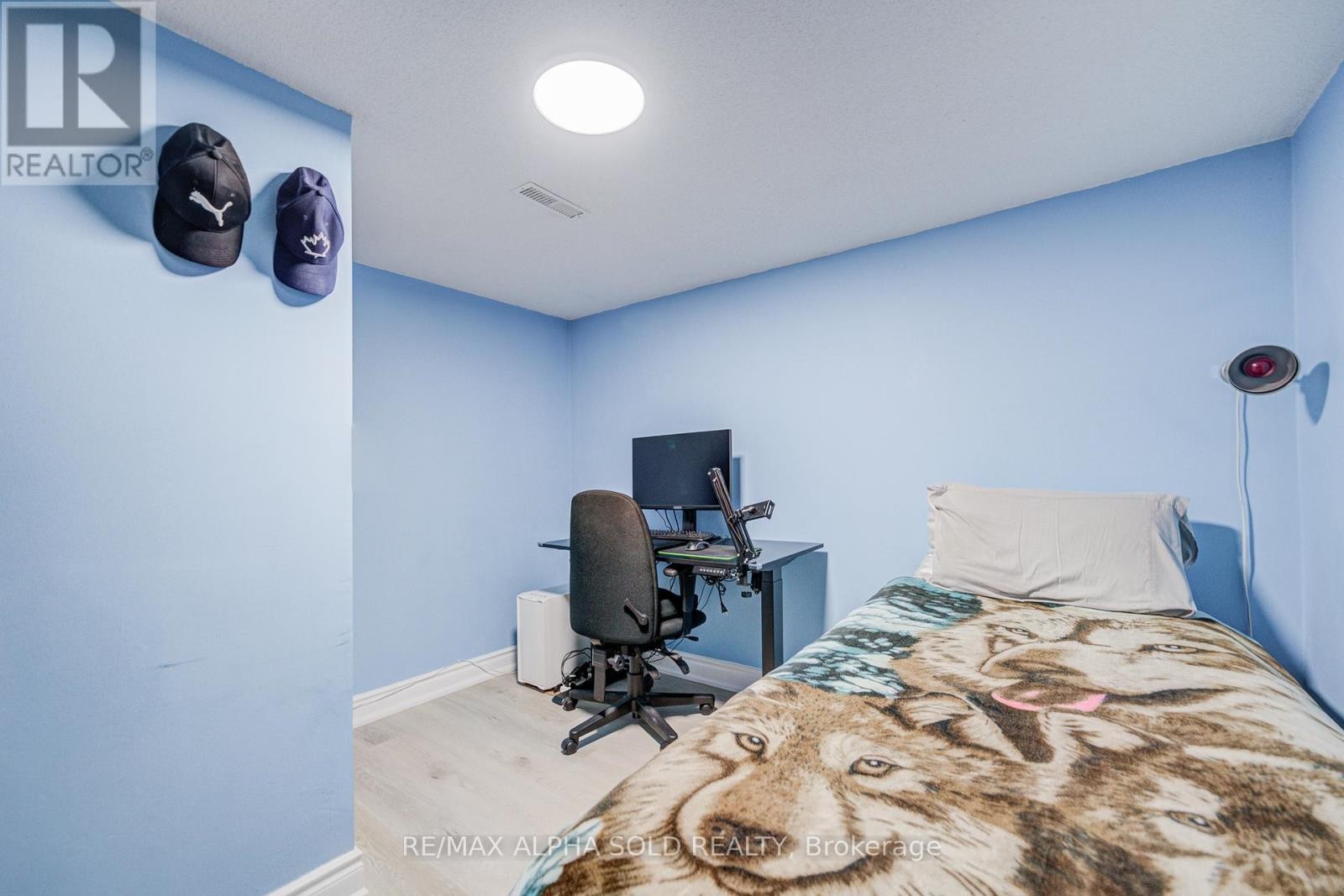 












71 VAUXHALL DRIVE

,
Toronto (Dorset Park),




Ontario
M1P1R1

