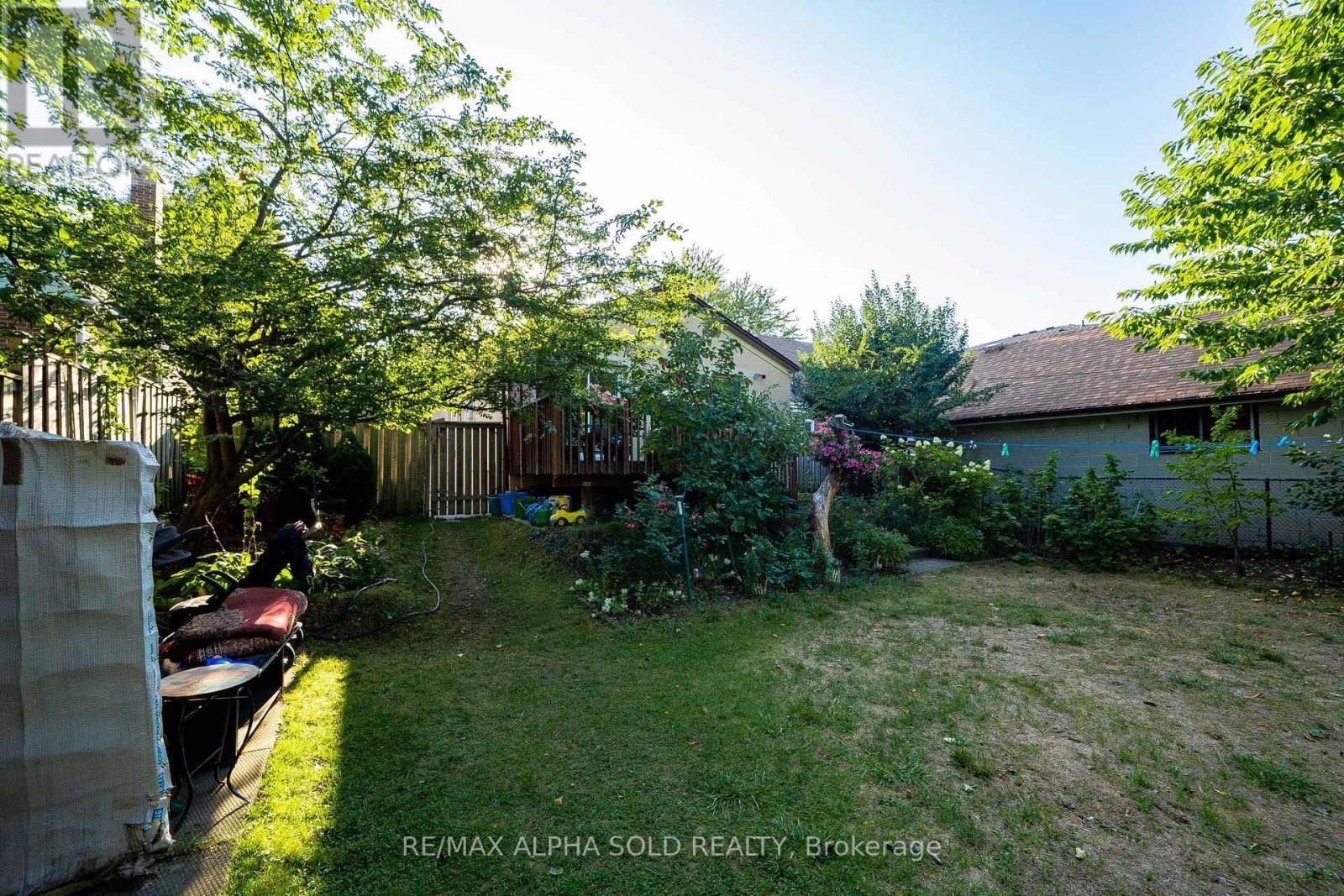












71 VAUXHALL DRIVE

,
Toronto (Dorset Park),




Ontario
M1P1R1

