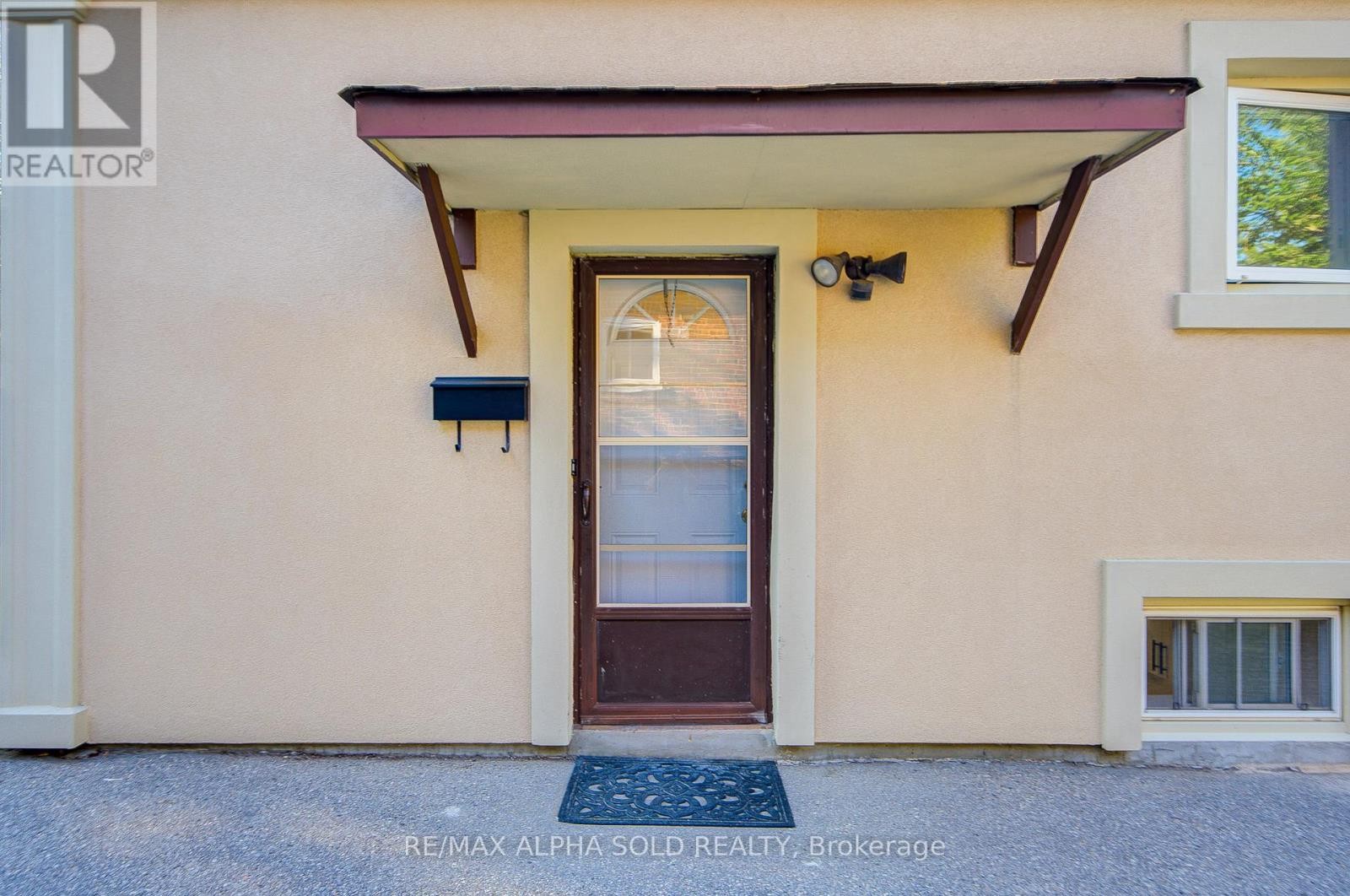 












71 VAUXHALL DRIVE

,
Toronto (Dorset Park),




Ontario
M1P1R1

