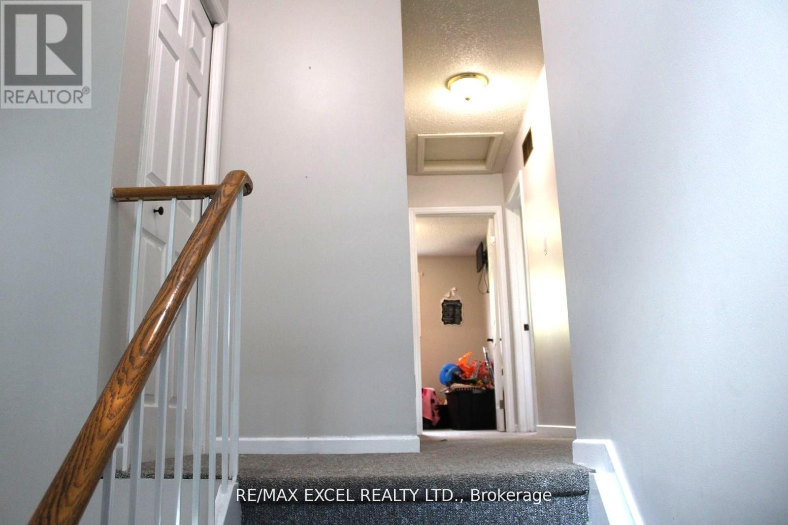 












216 NORTHMINSTER COURT

,
Oshawa (Centennial),




Ontario
L1G3T3

