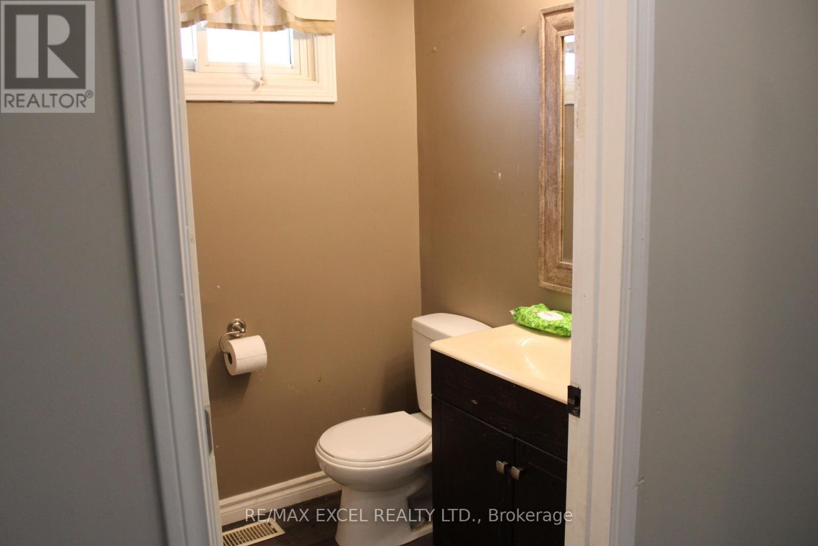 












216 NORTHMINSTER COURT

,
Oshawa (Centennial),




Ontario
L1G3T3

