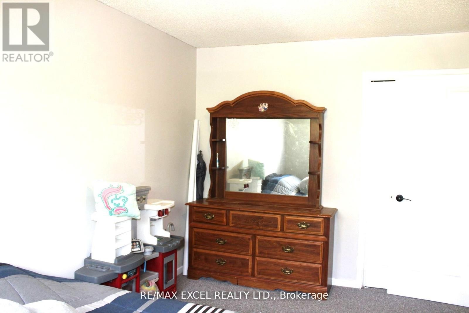 












216 NORTHMINSTER COURT

,
Oshawa (Centennial),




Ontario
L1G3T3

