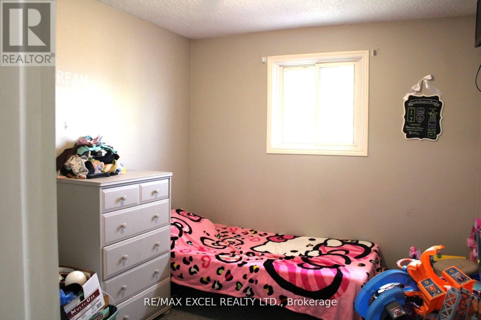 












216 NORTHMINSTER COURT

,
Oshawa (Centennial),




Ontario
L1G3T3

