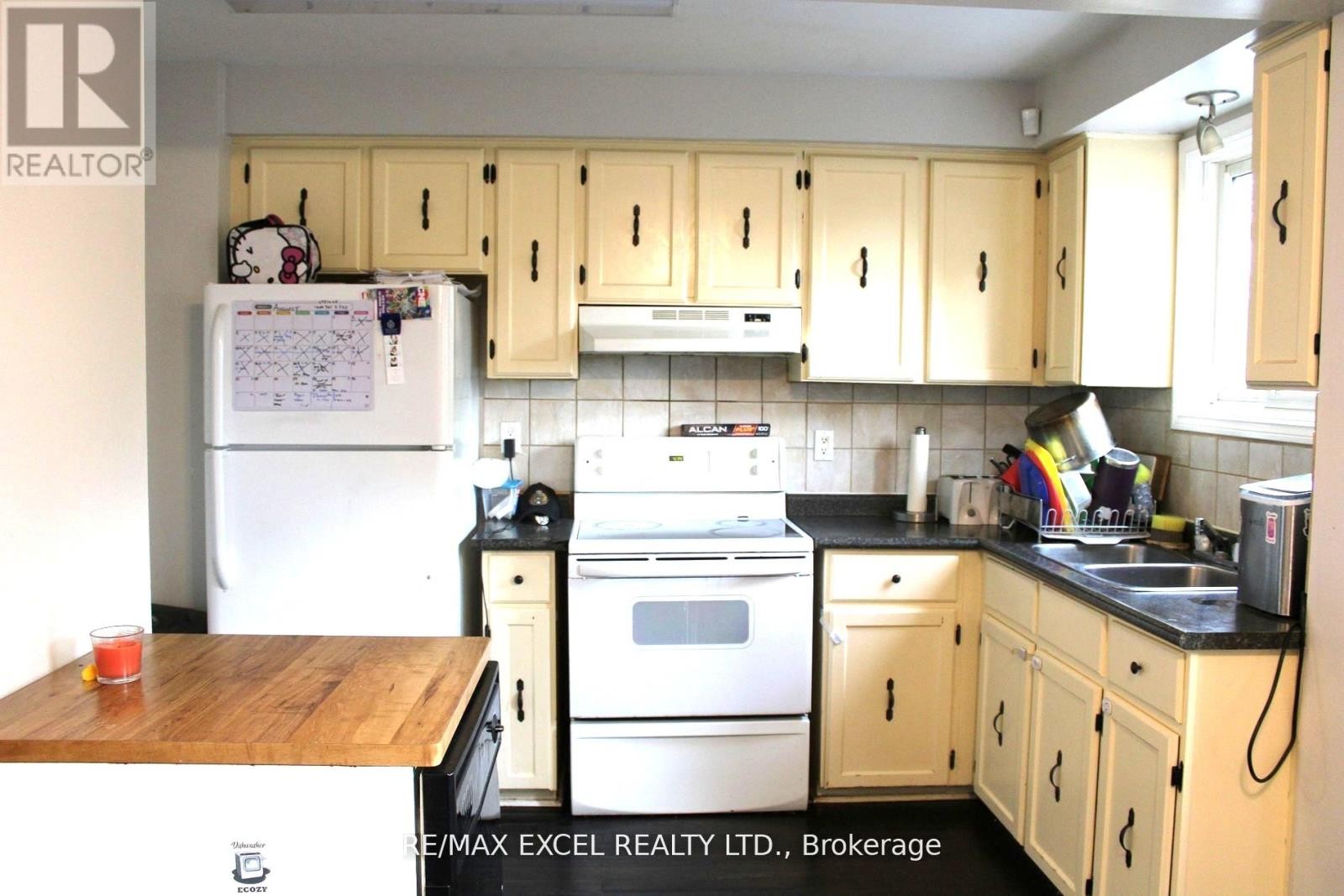 












216 NORTHMINSTER COURT

,
Oshawa (Centennial),




Ontario
L1G3T3

