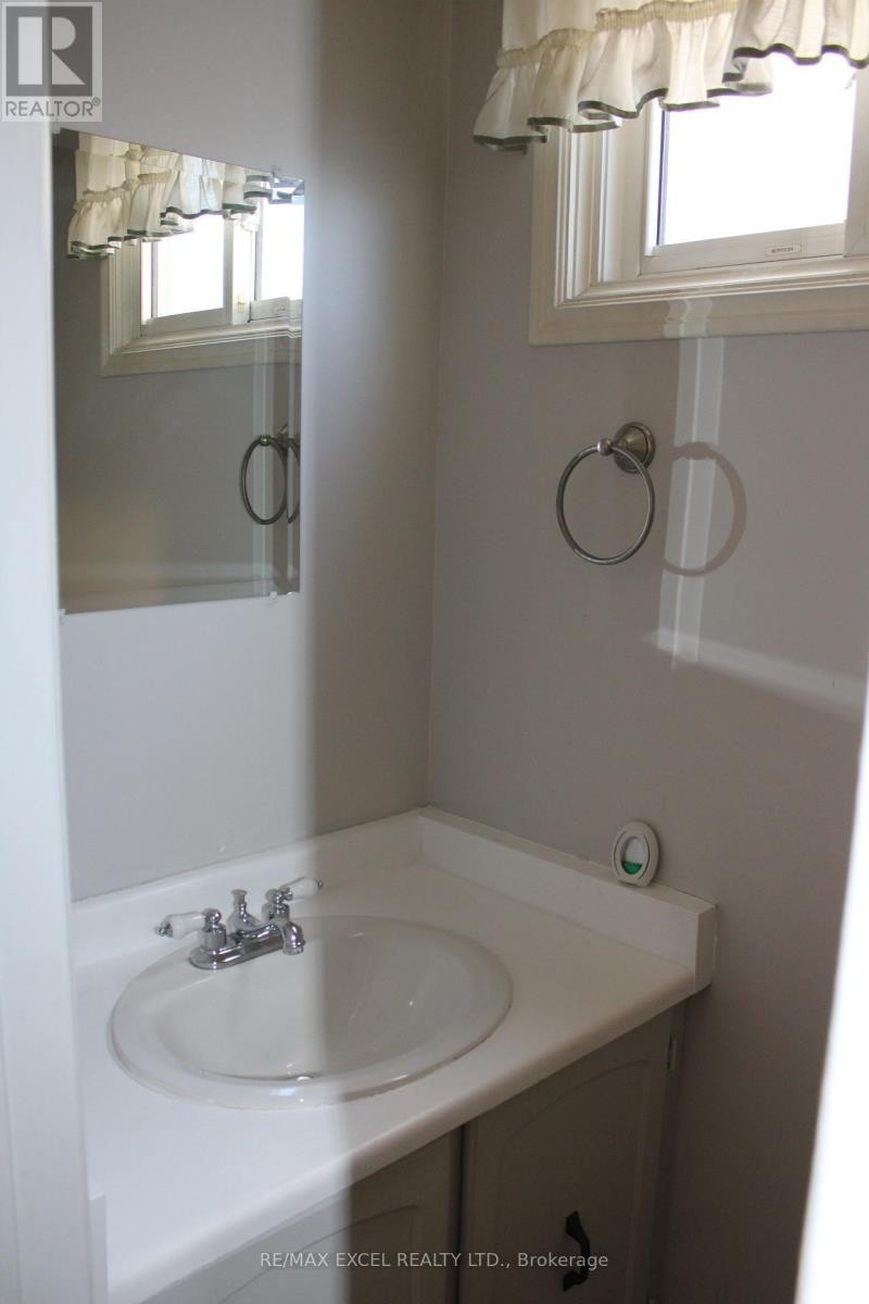 












216 NORTHMINSTER COURT

,
Oshawa (Centennial),




Ontario
L1G3T3

