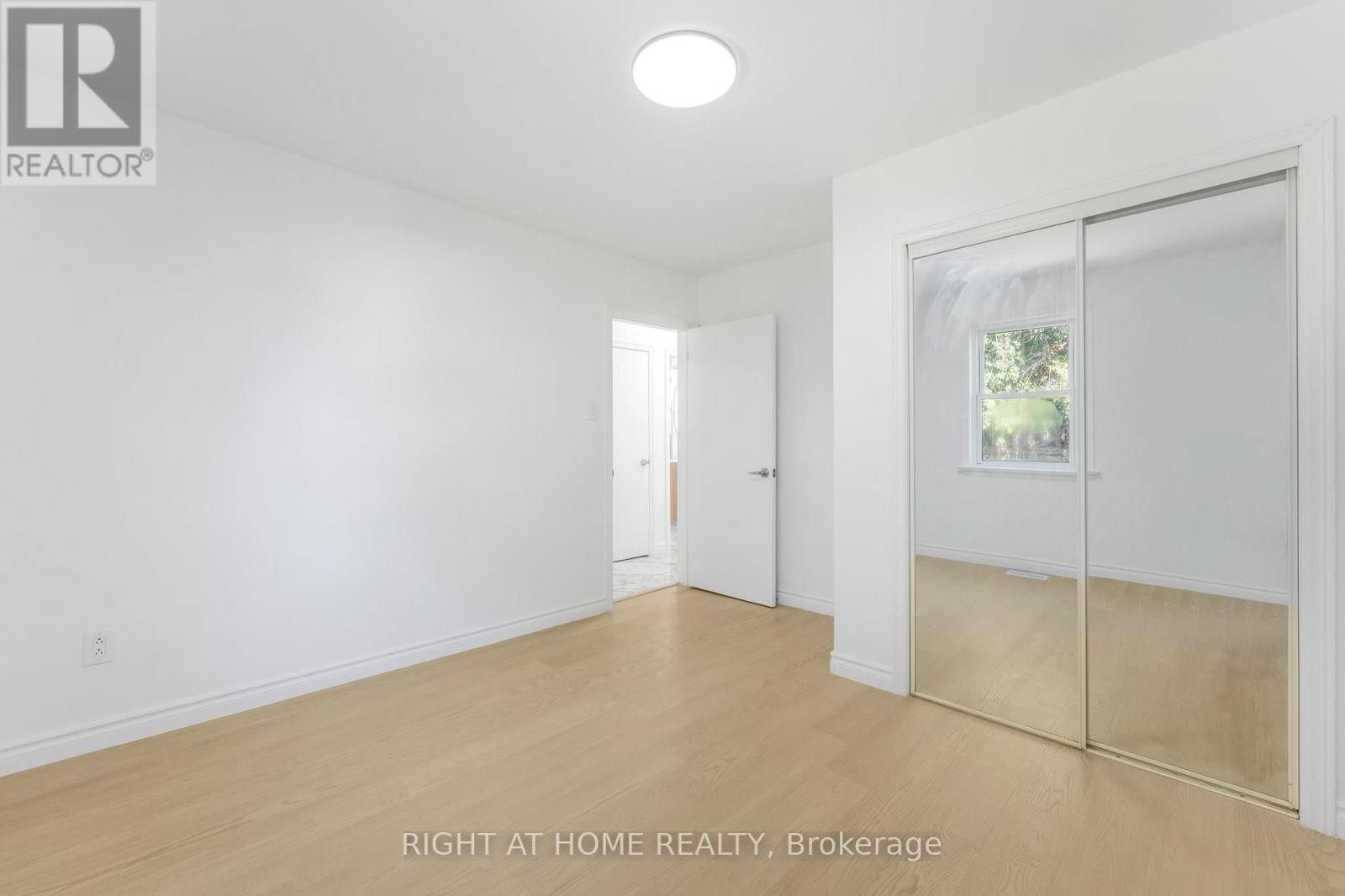 












36 VANBRUGH AVENUE

,
Toronto (Birchcliffe-Cliffside),




Ontario
M1N3S9

