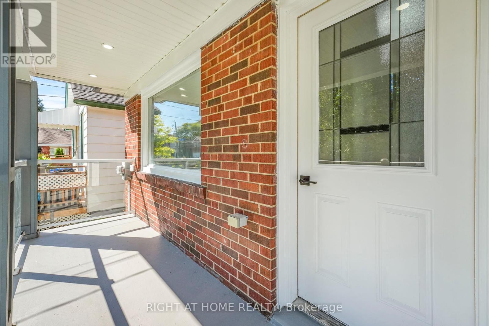 












36 VANBRUGH AVENUE

,
Toronto (Birchcliffe-Cliffside),




Ontario
M1N3S9

