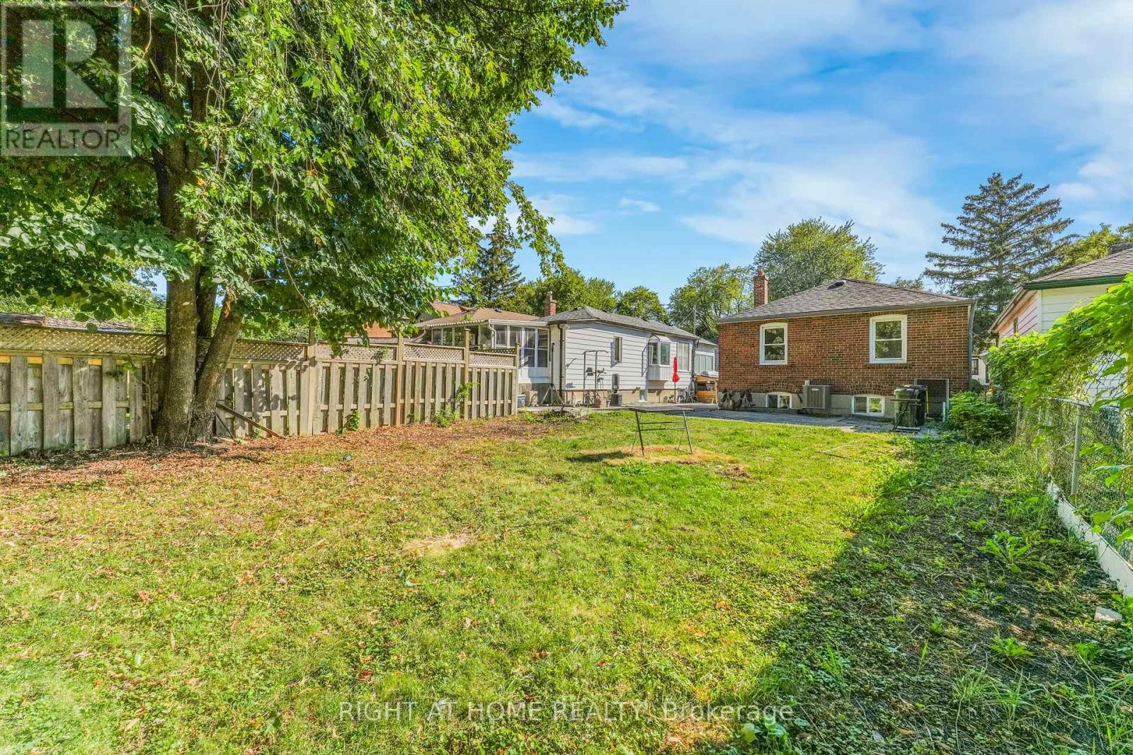 












36 VANBRUGH AVENUE

,
Toronto (Birchcliffe-Cliffside),




Ontario
M1N3S9

