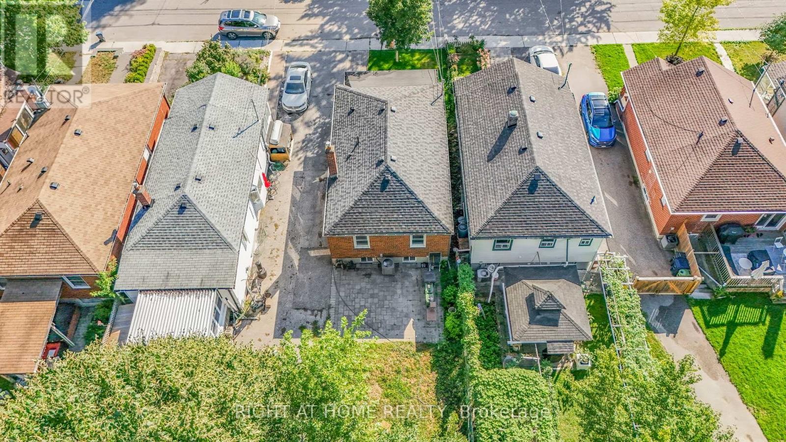 












36 VANBRUGH AVENUE

,
Toronto (Birchcliffe-Cliffside),




Ontario
M1N3S9

