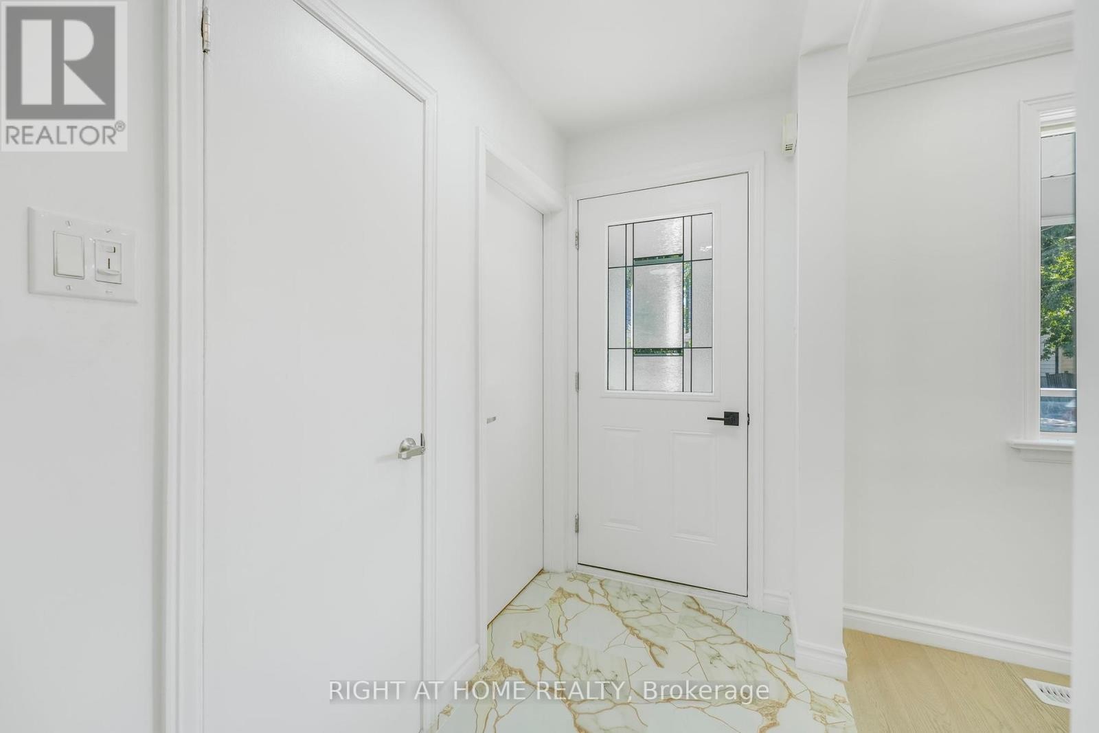 












36 VANBRUGH AVENUE

,
Toronto (Birchcliffe-Cliffside),




Ontario
M1N3S9

