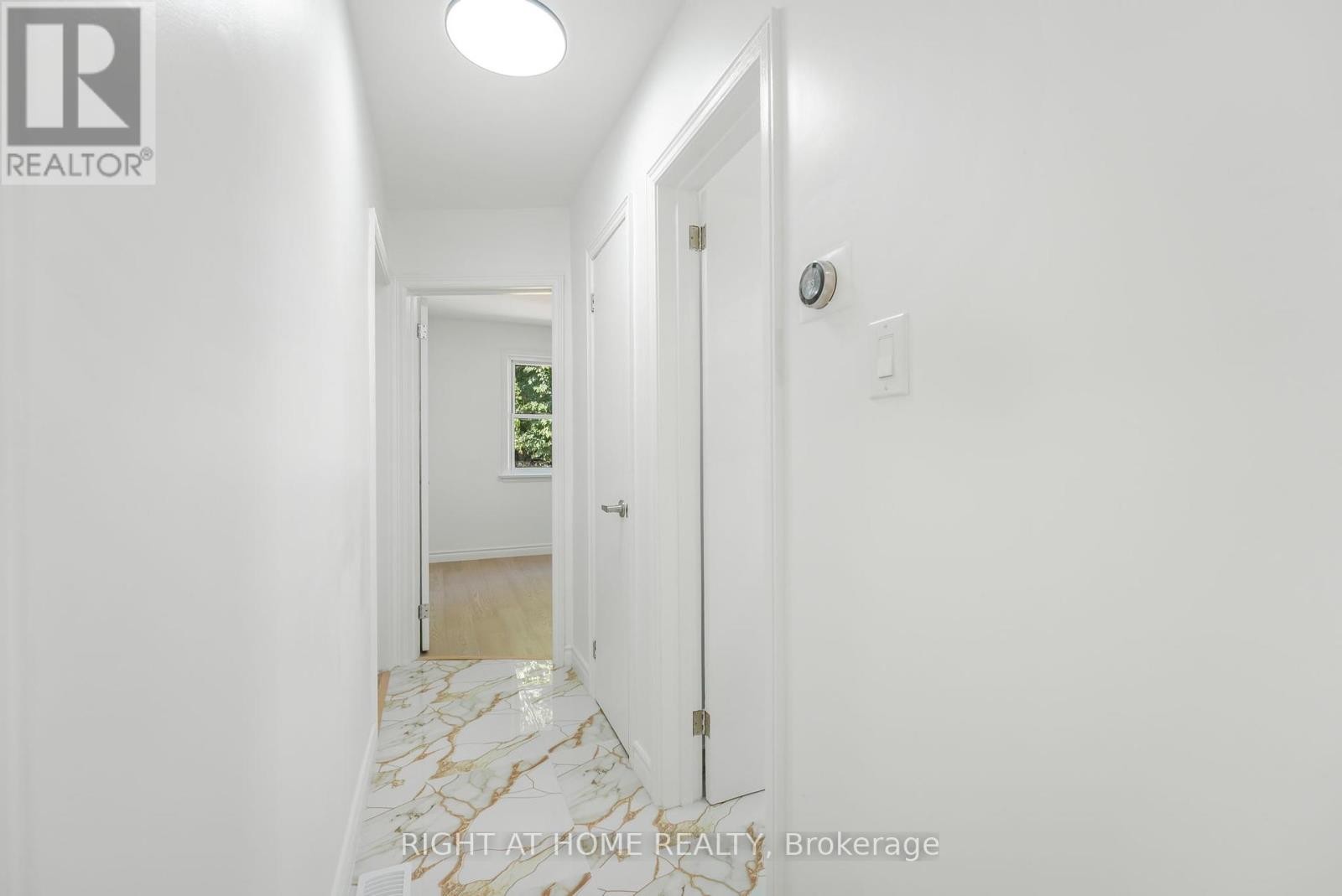 












36 VANBRUGH AVENUE

,
Toronto (Birchcliffe-Cliffside),




Ontario
M1N3S9

