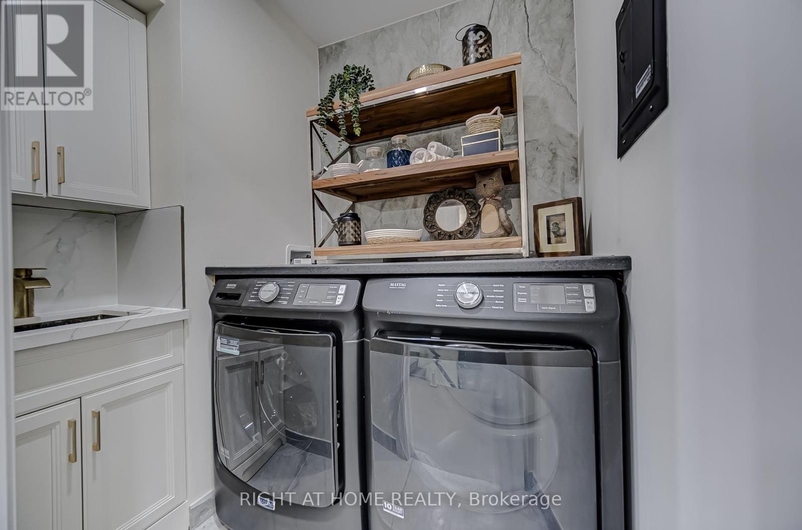 












1482 OLD FOREST ROAD

,
Pickering (Woodlands),




Ontario
L1V1N9

